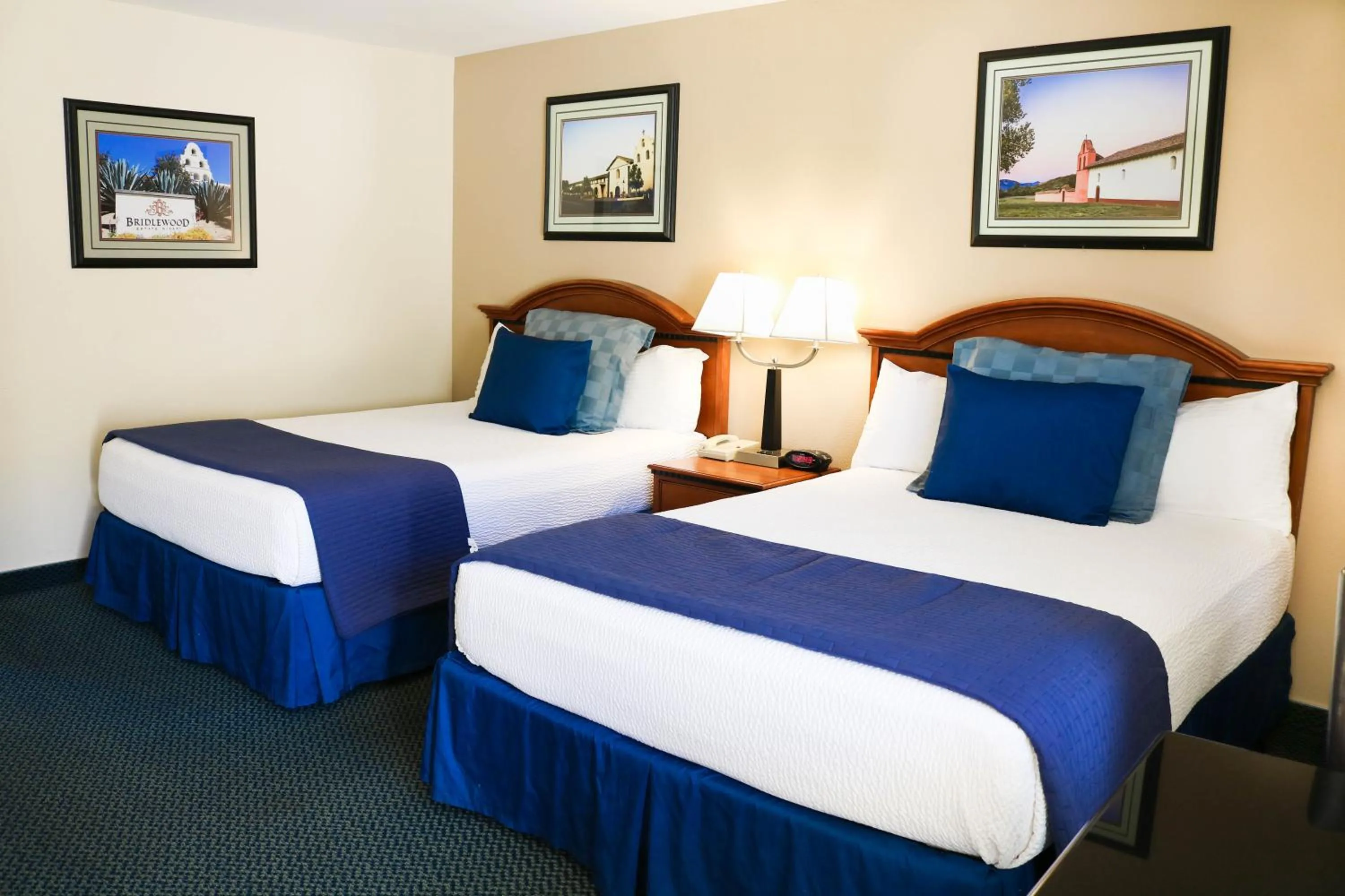 Queen Room with Two Queen Beds in Pea Soup Andersen's Inn