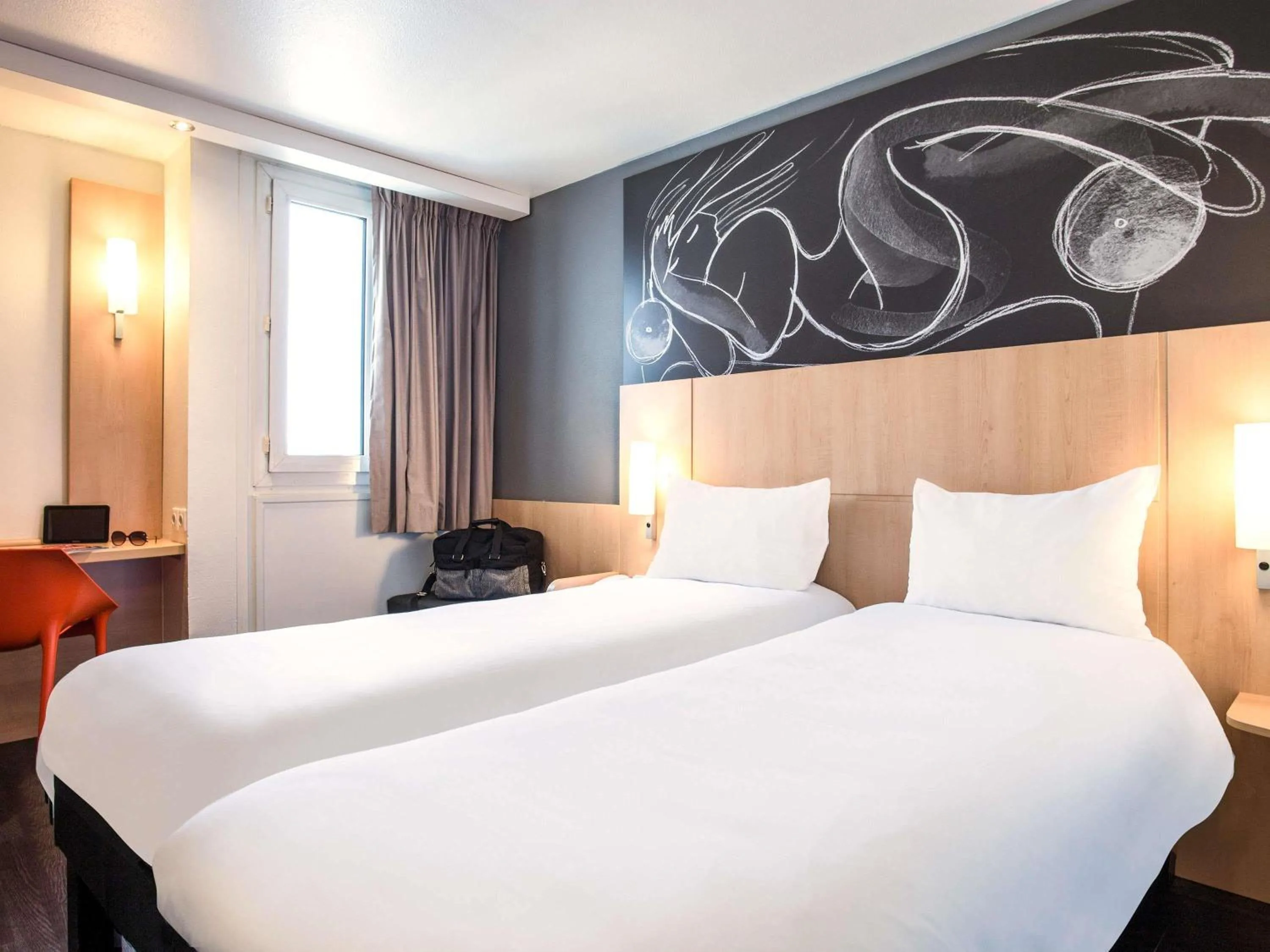 Standard Twin Room in ibis Saint-Denis Stade Ouest