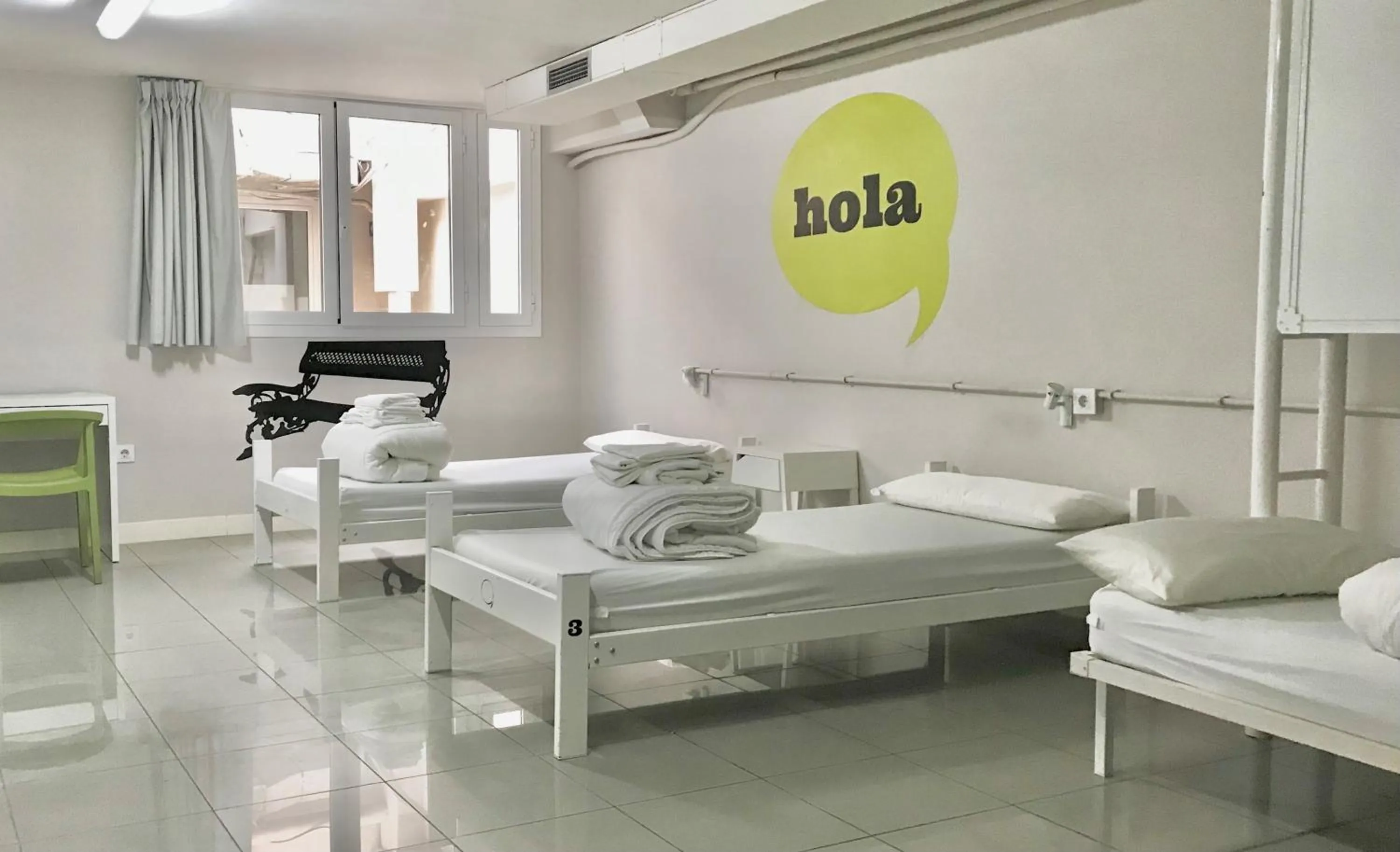 Triple Room with Private Bathroom in Hola Hostal Eixample
