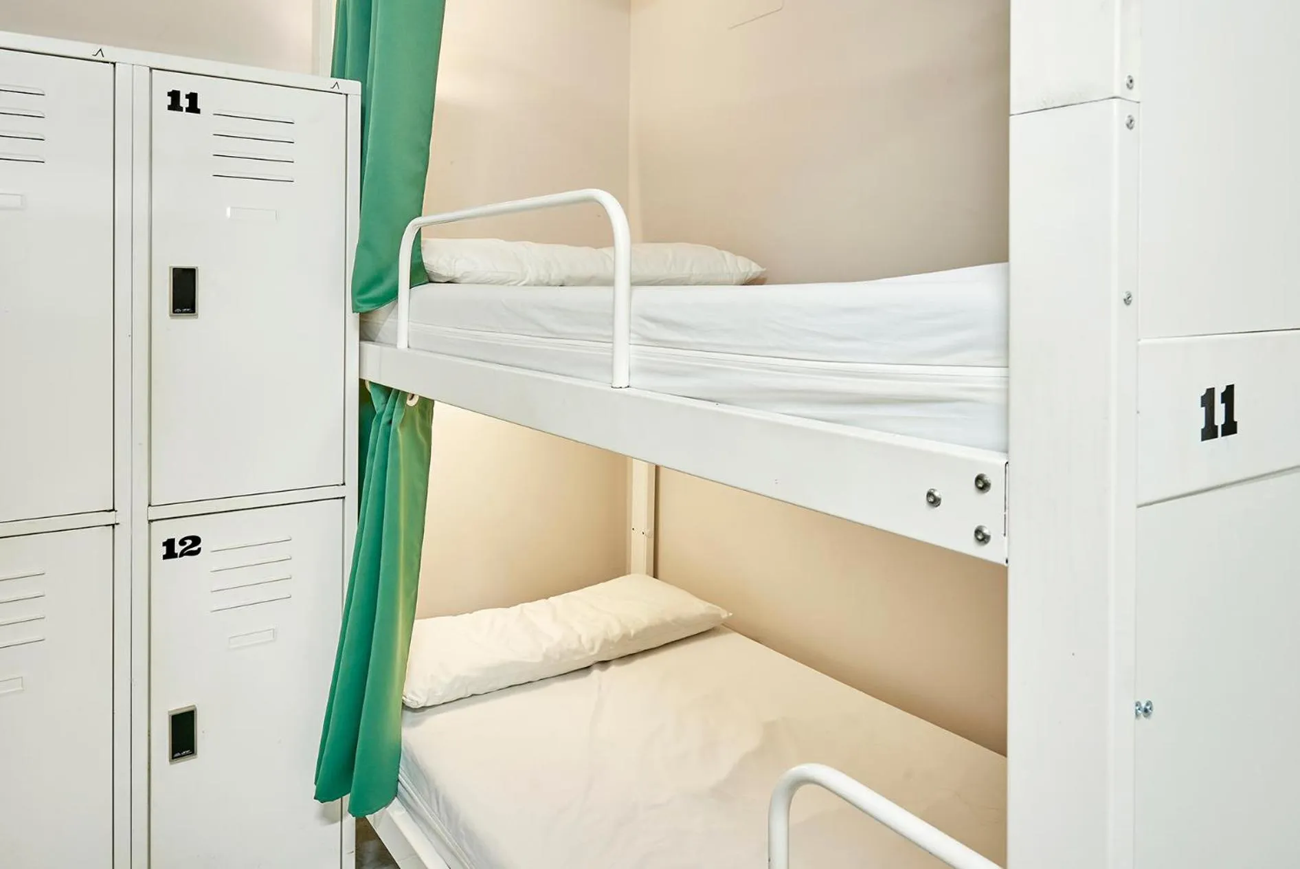 Bed in 16-Bed Female Dormitory Room in Hola Hostal Eixample