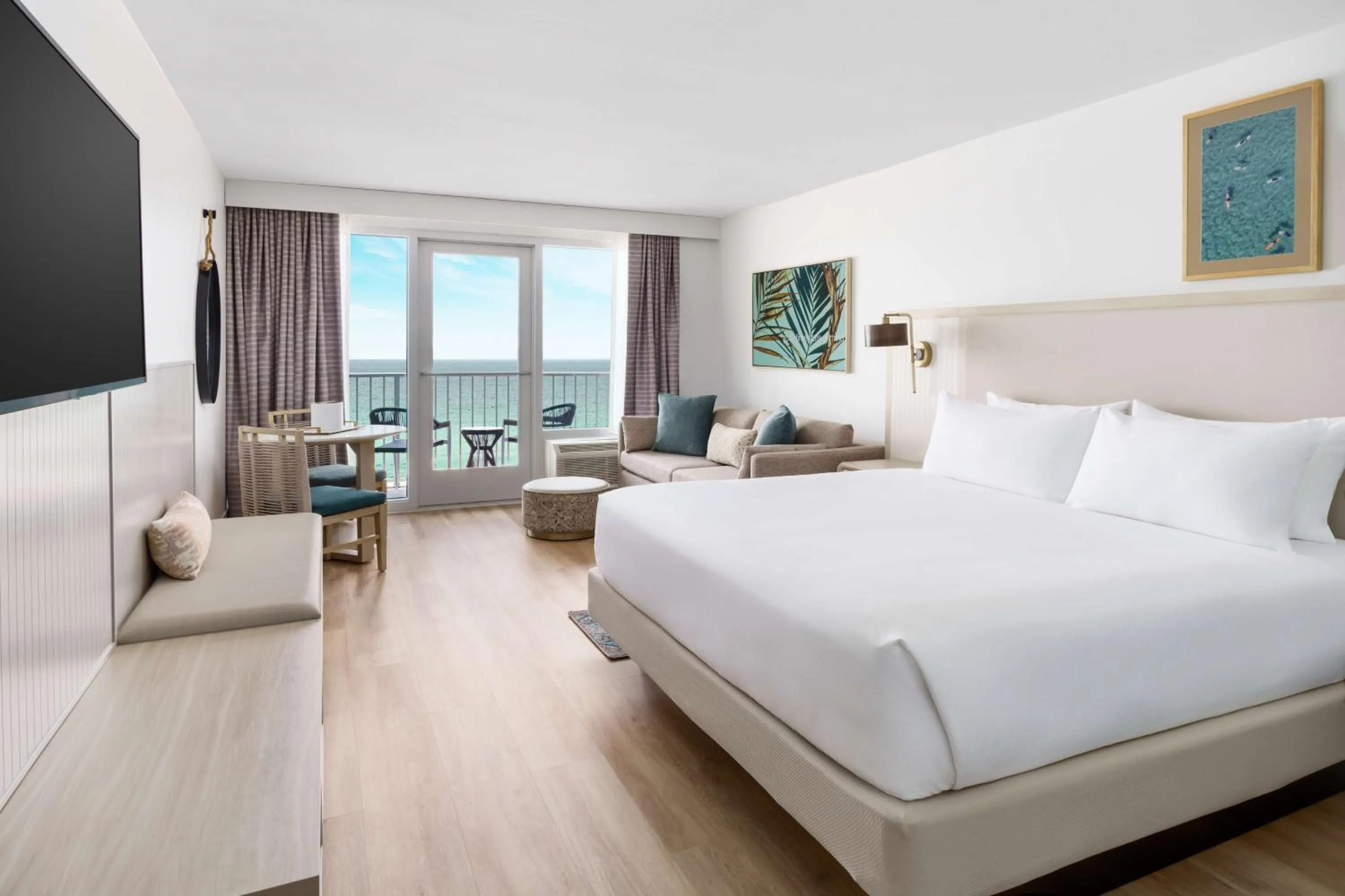 King Room with Kitchenette, Sofa Bed and Balcony in Beal House Fort Walton Beach, Tapestry Collection By Hilton