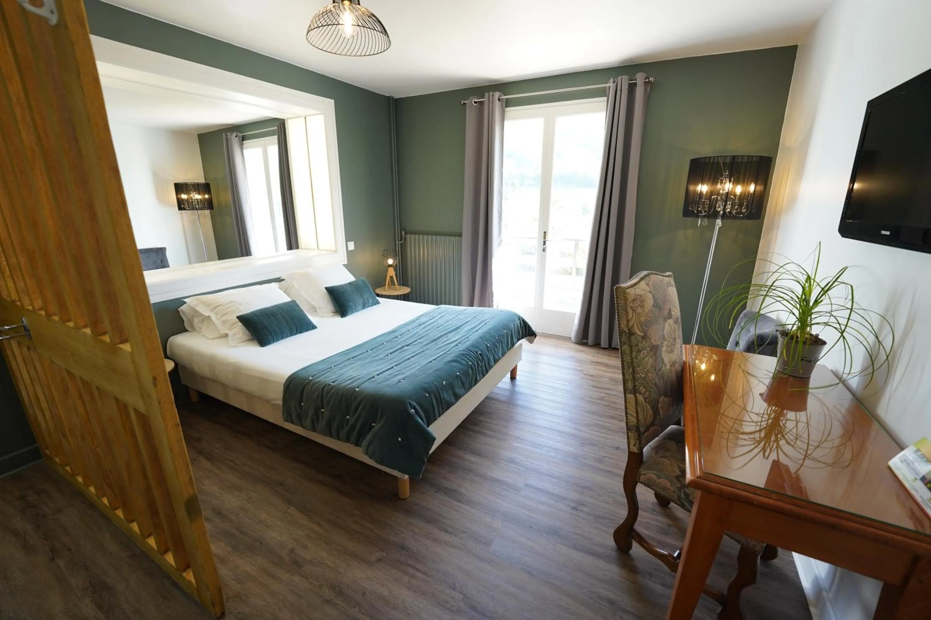 Double Room with Mountain View in Logis Hôtel Le Griou