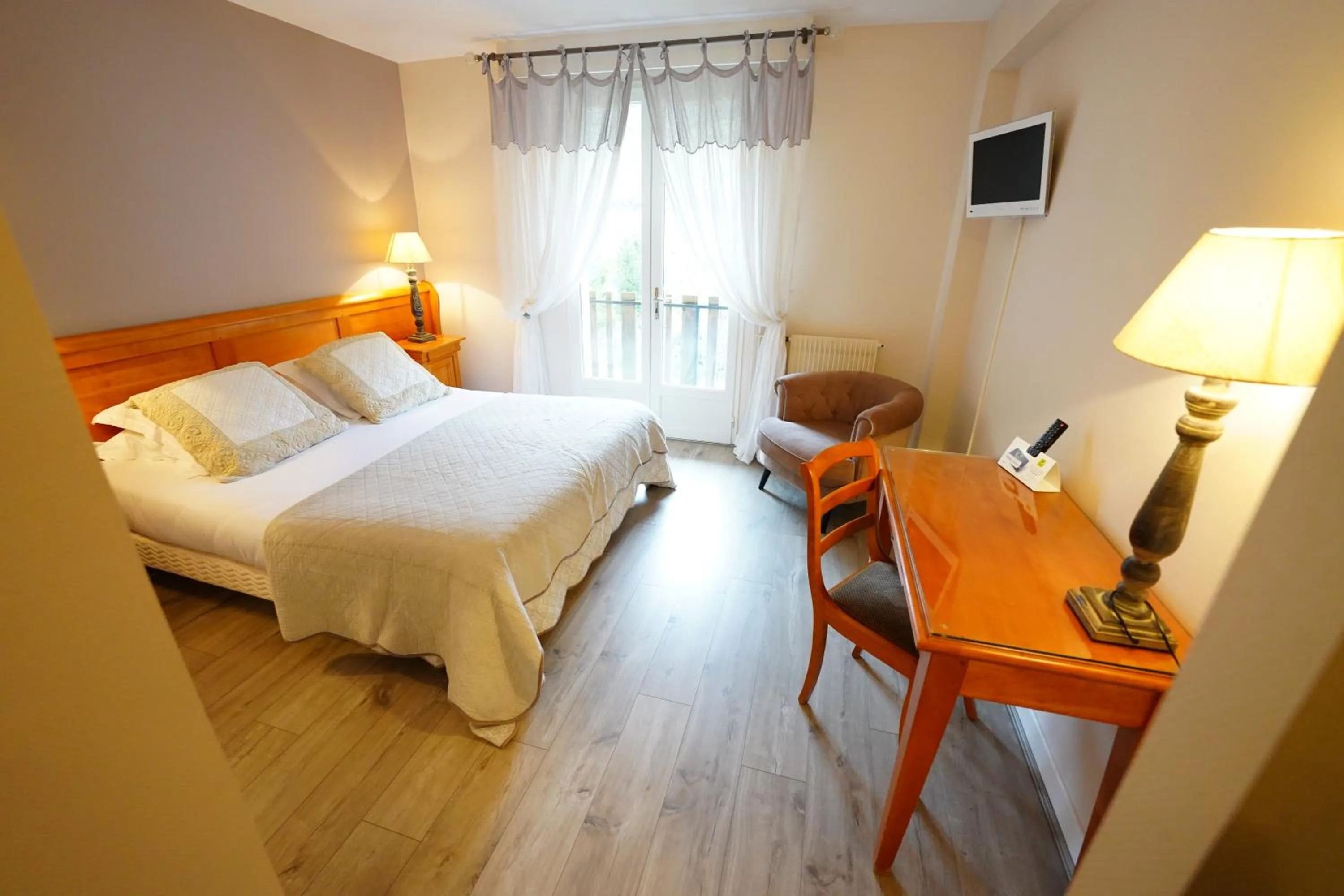 Double Room with Mountain View in Logis Hôtel Le Griou