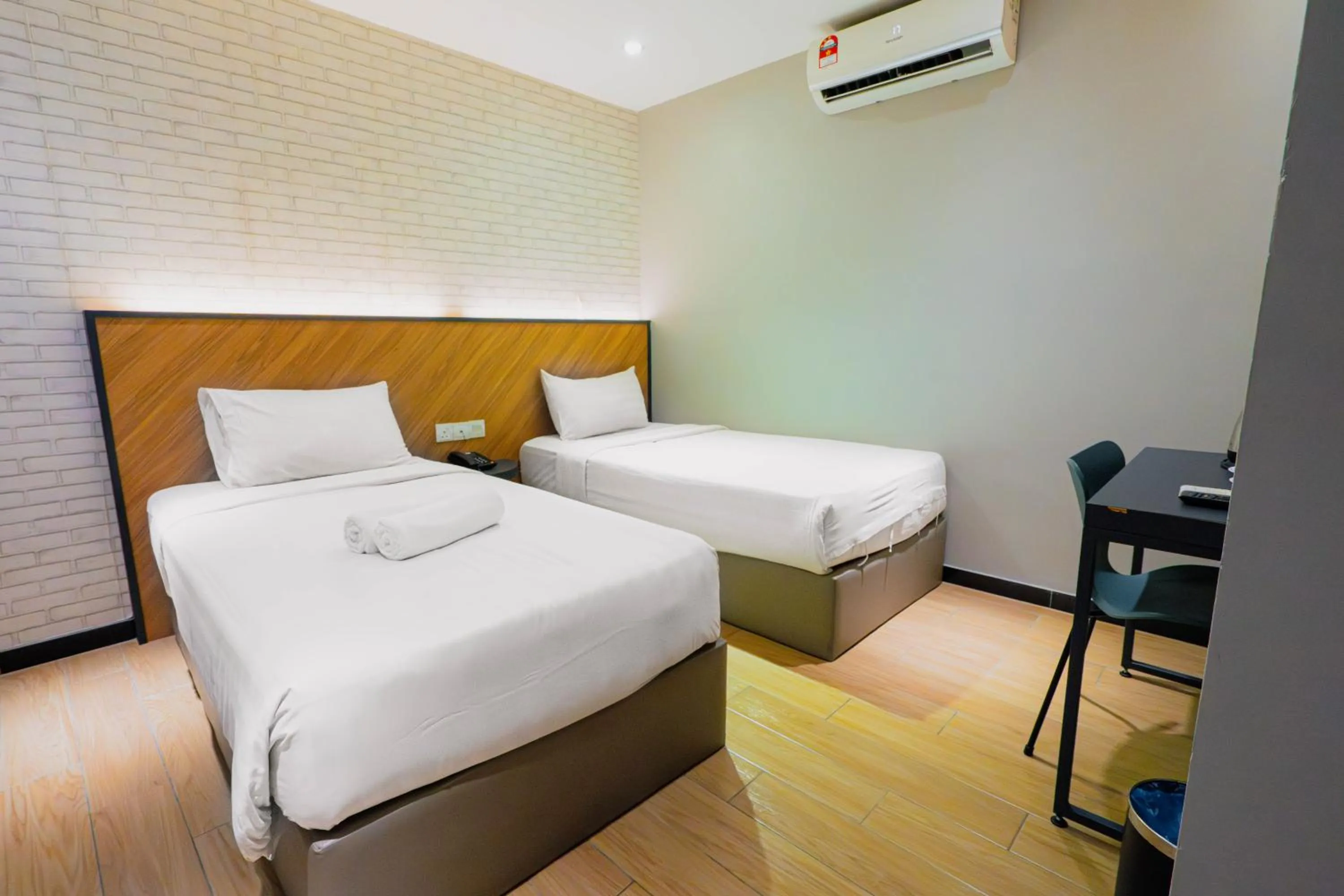Superior Twin Room in Hotel 99 Seri Kembangan Serdang