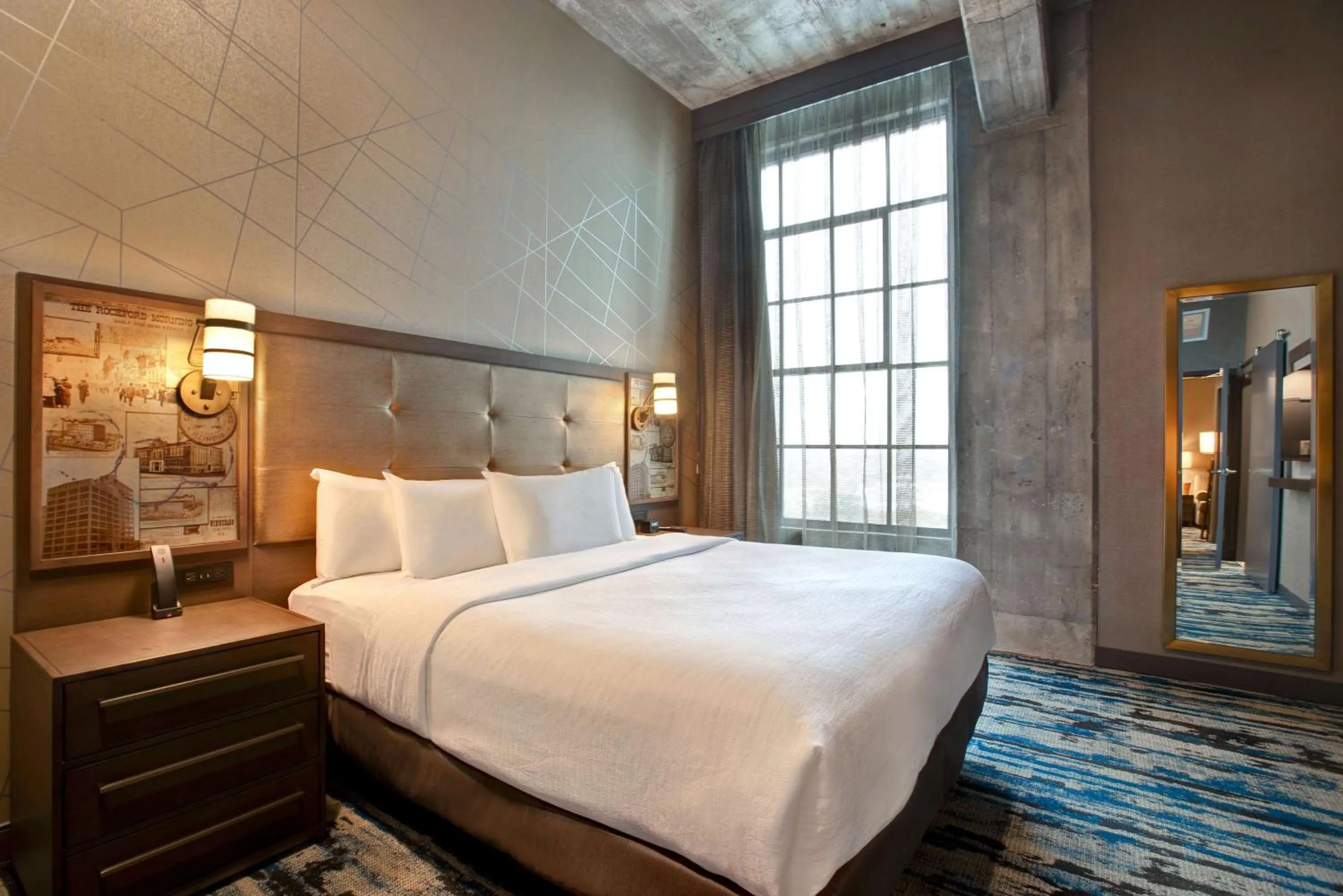 One-Bedroom King Suite - Hearing Access in Embassy Suites By Hilton Rockford Riverfront