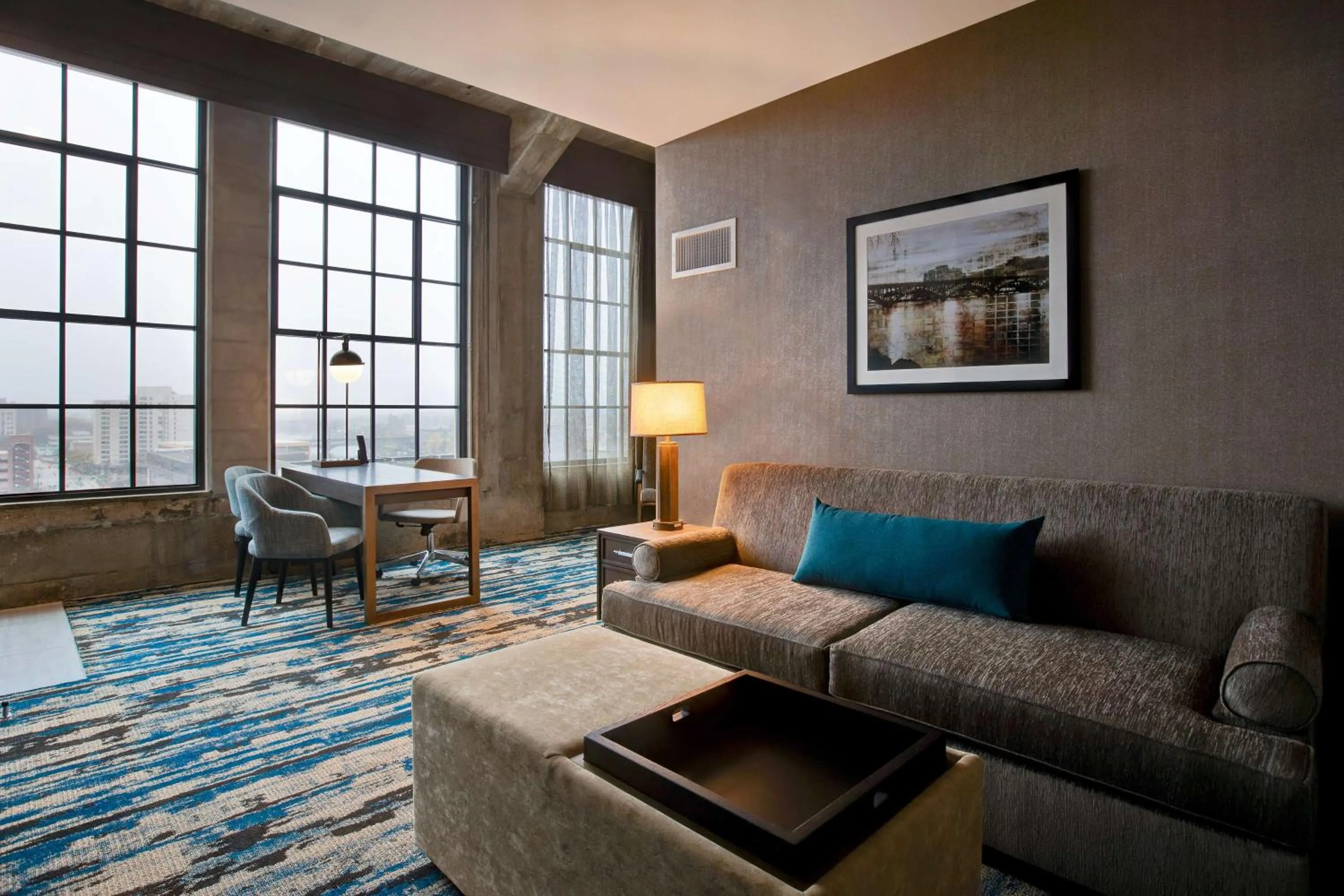 Corner King Suite with River View in Embassy Suites By Hilton Rockford Riverfront