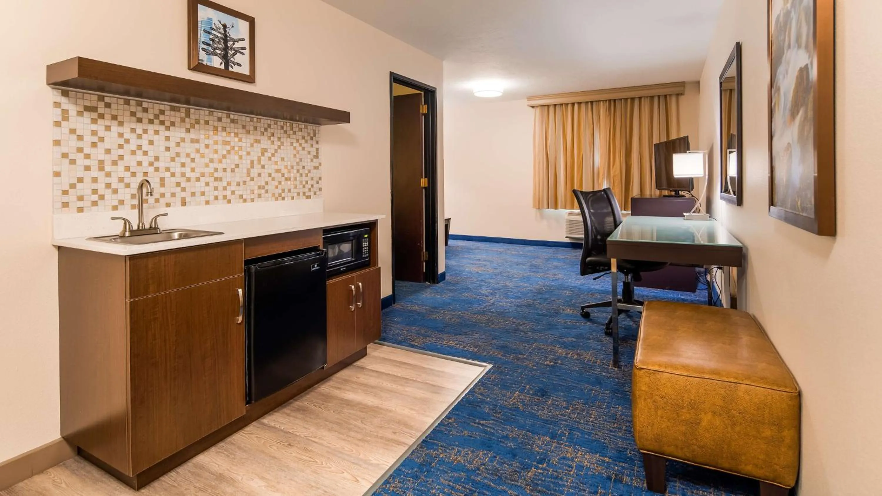 One-Bedroom King Suite in Best Western Plus Portland Airport Hotel & Suites