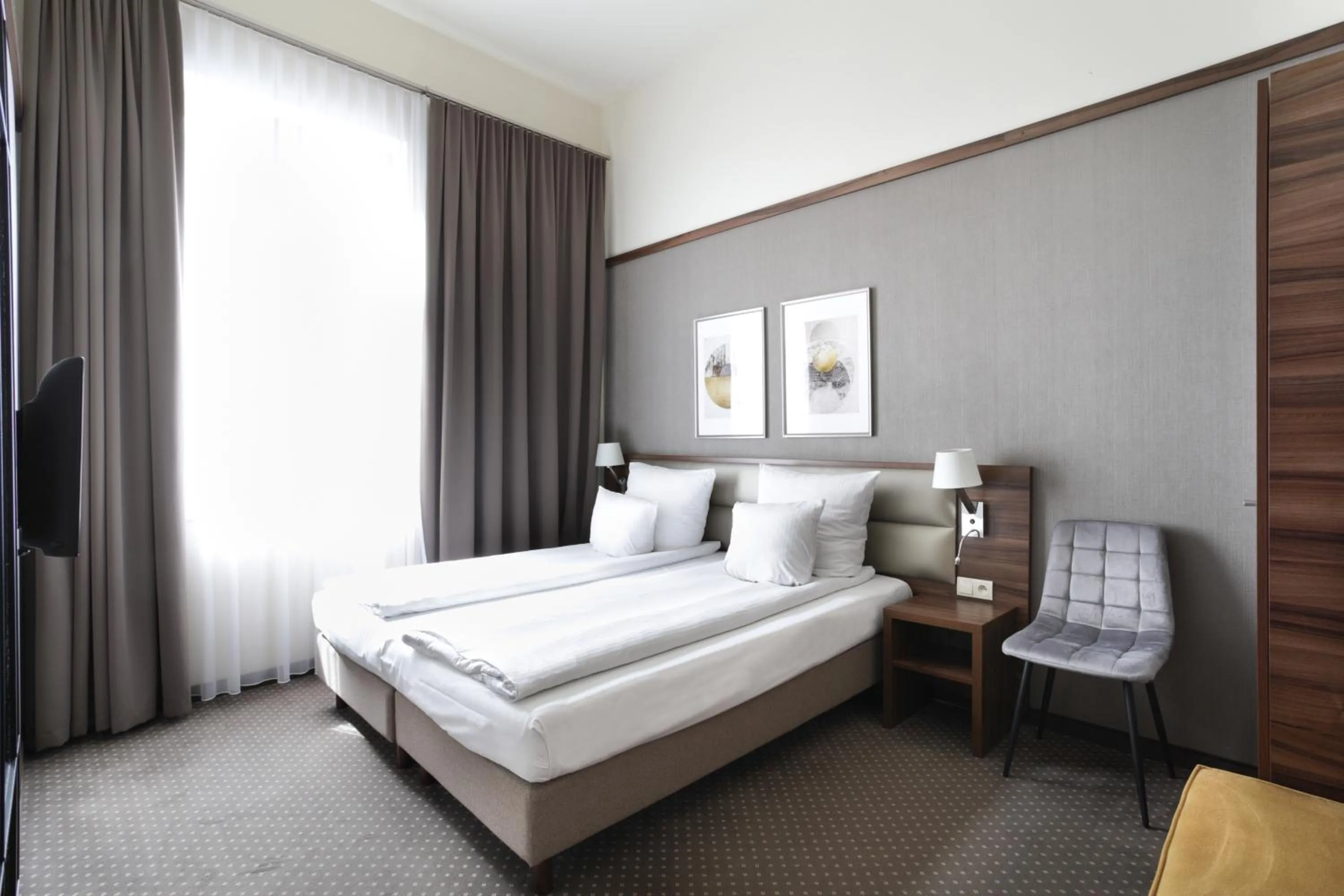 Family Room (2 Adults + 2 Children) in Golden Tulip Krakow City Center