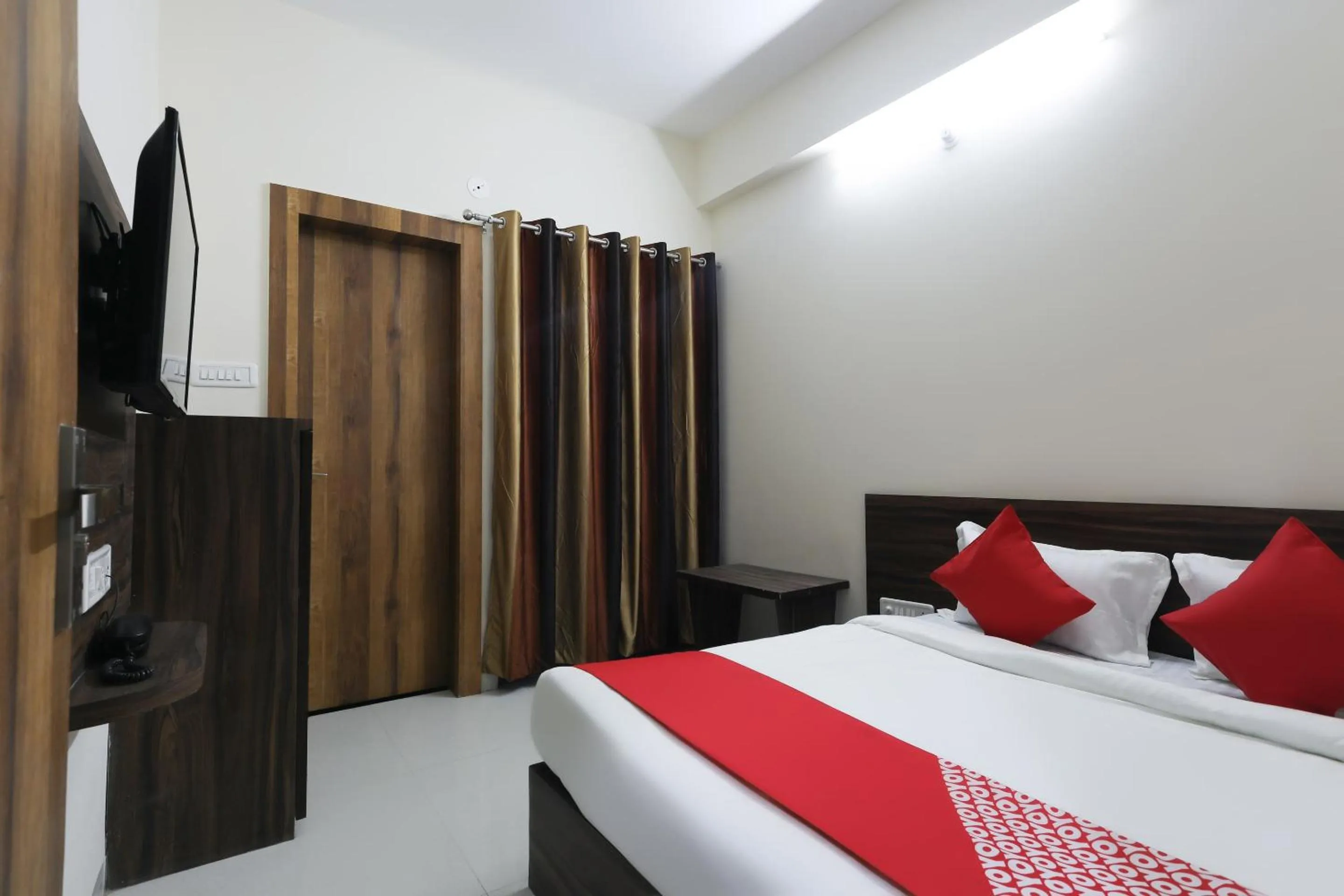 Small Double Room - single occupancy in Hotel O La Flora