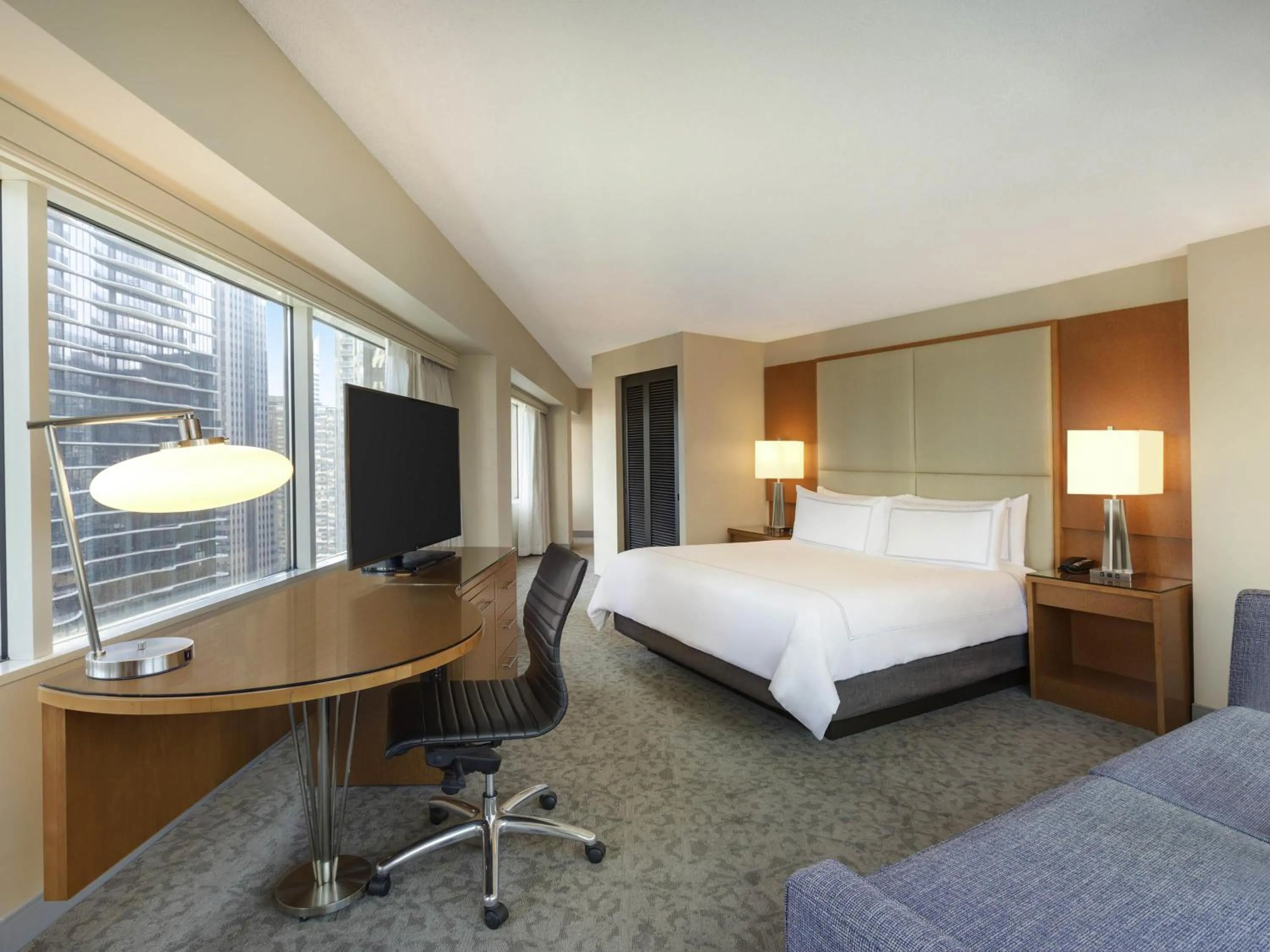 Premier Corner 1 King in Swissotel Chicago