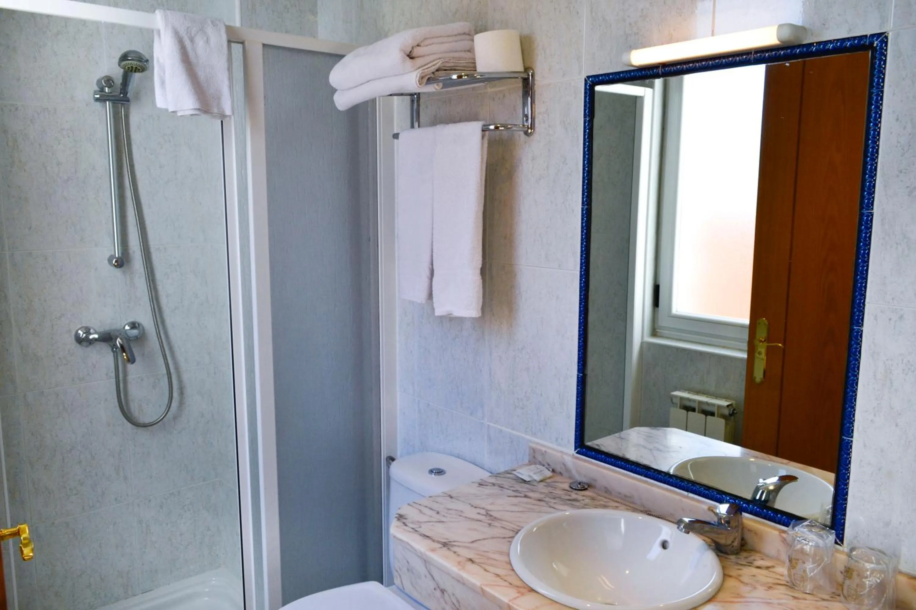 Single Room in Alda Vía de la Plata Rooms