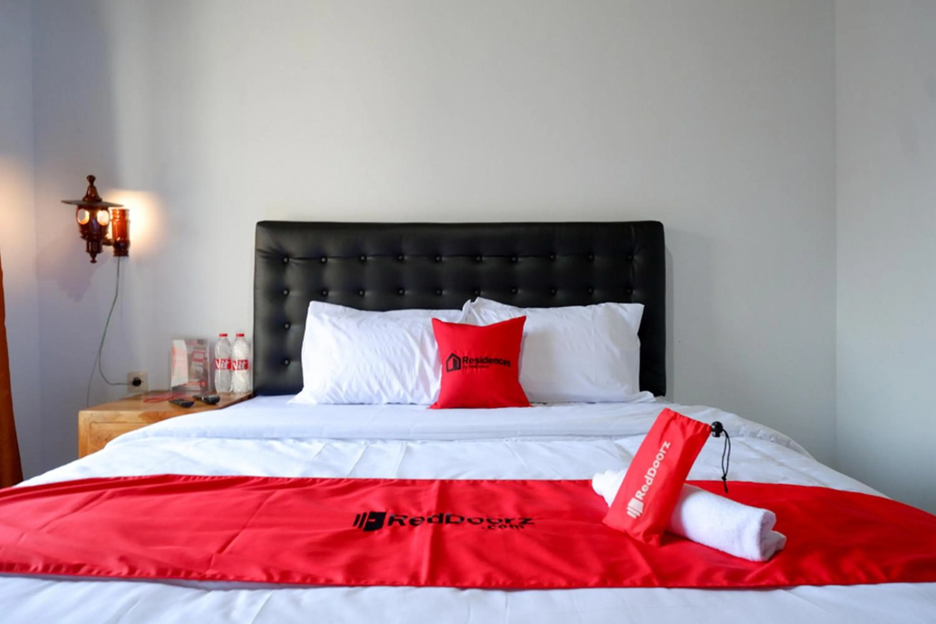 Standard Double Room in RedDoorz @ Kampoeng Etnik Kebumen 2