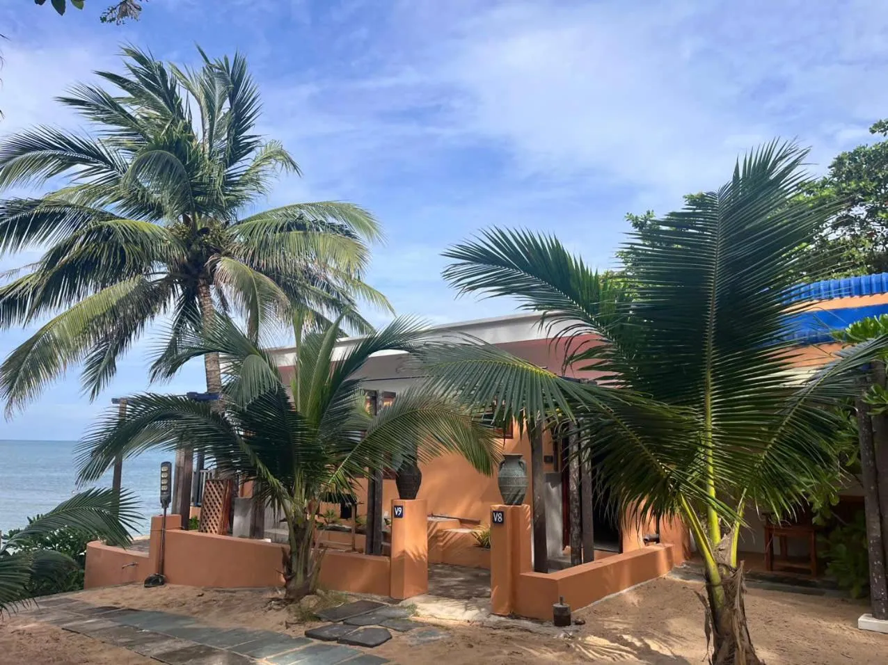 Bungalow - Beach Front in Vida Loca Sunset Beach Resort