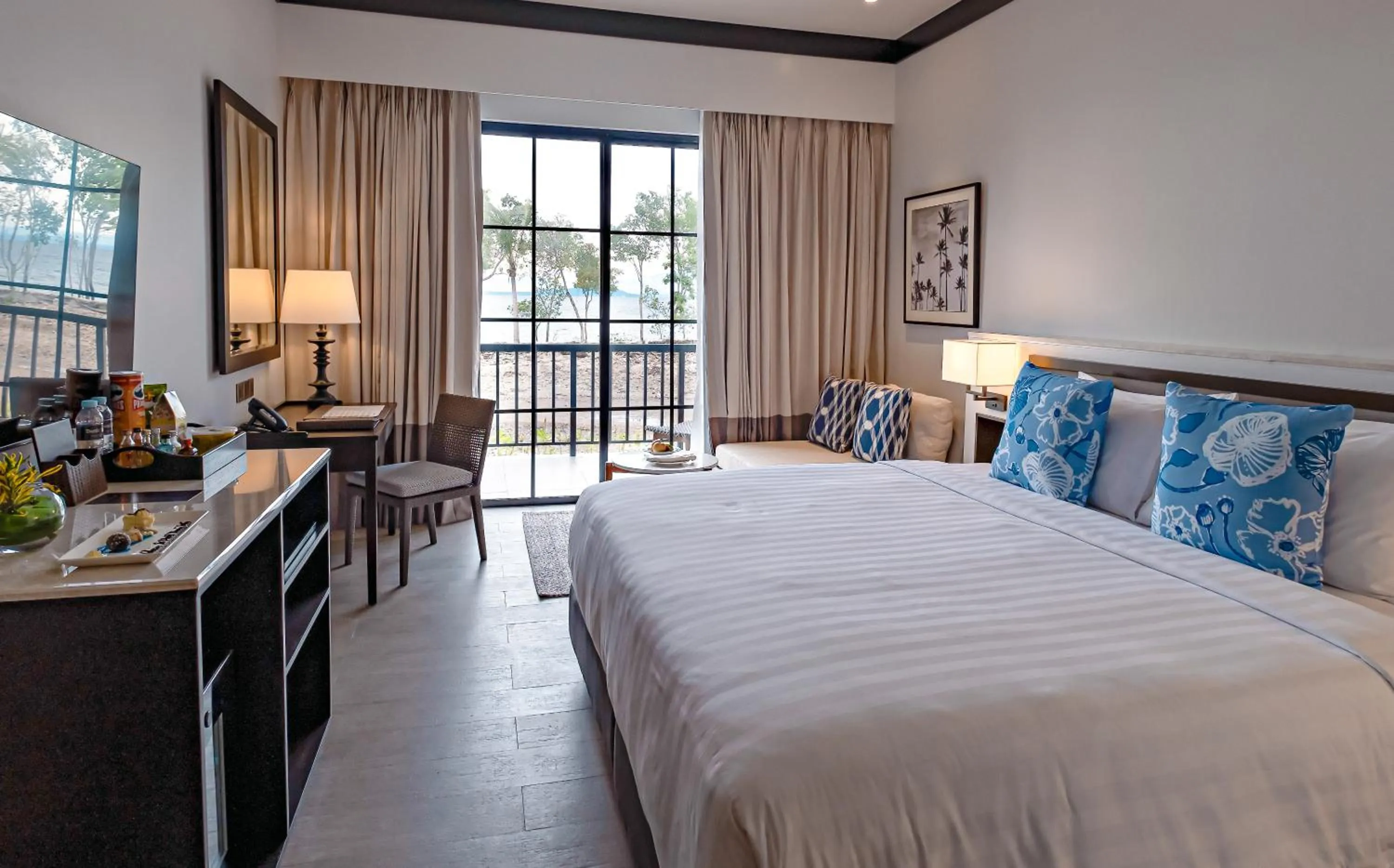 Deluxe Room with Ocean Balcony in Dusit Thani Lubi Plantation Resort