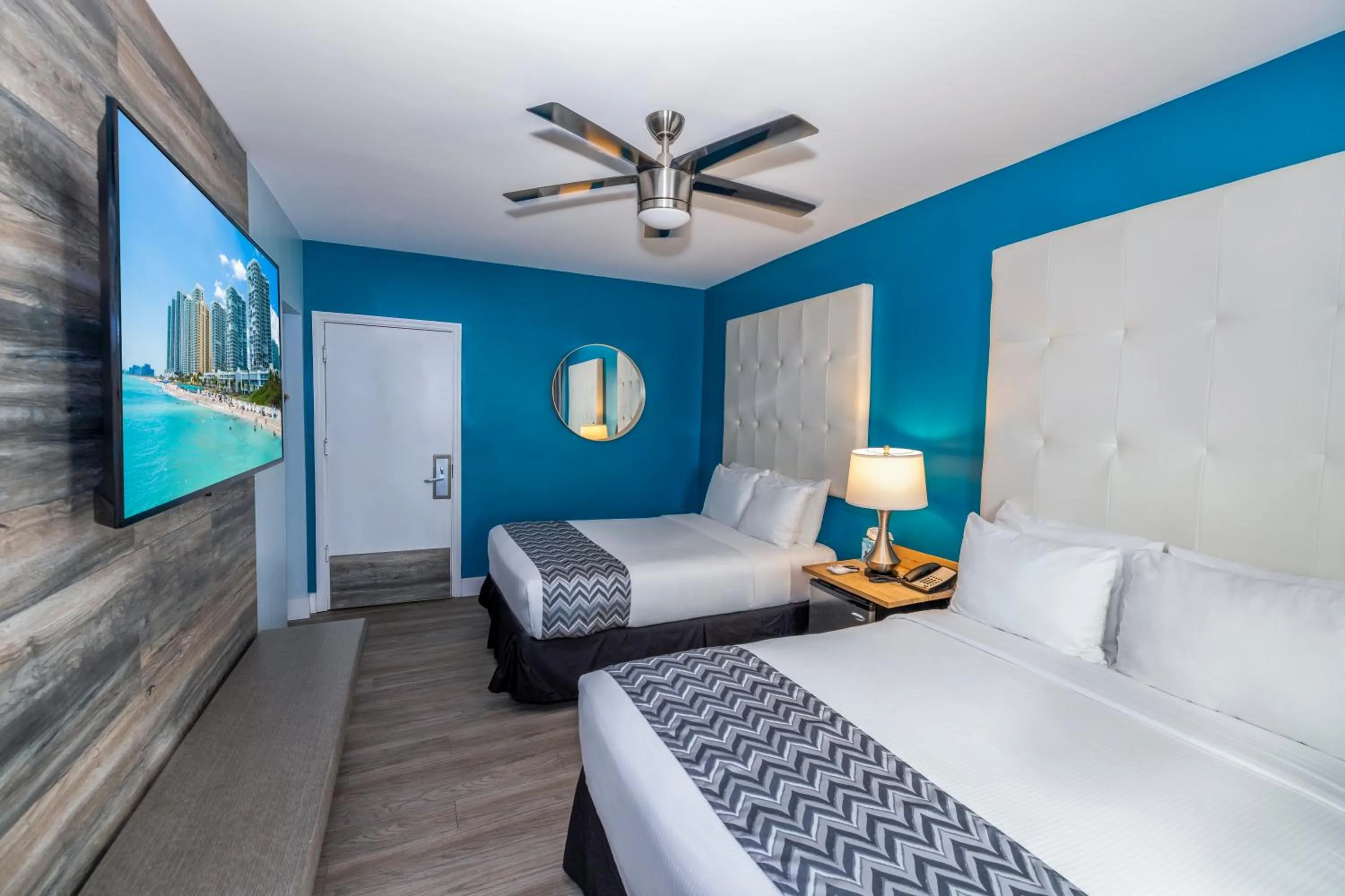 Deluxe Double Room in Colony Hotel