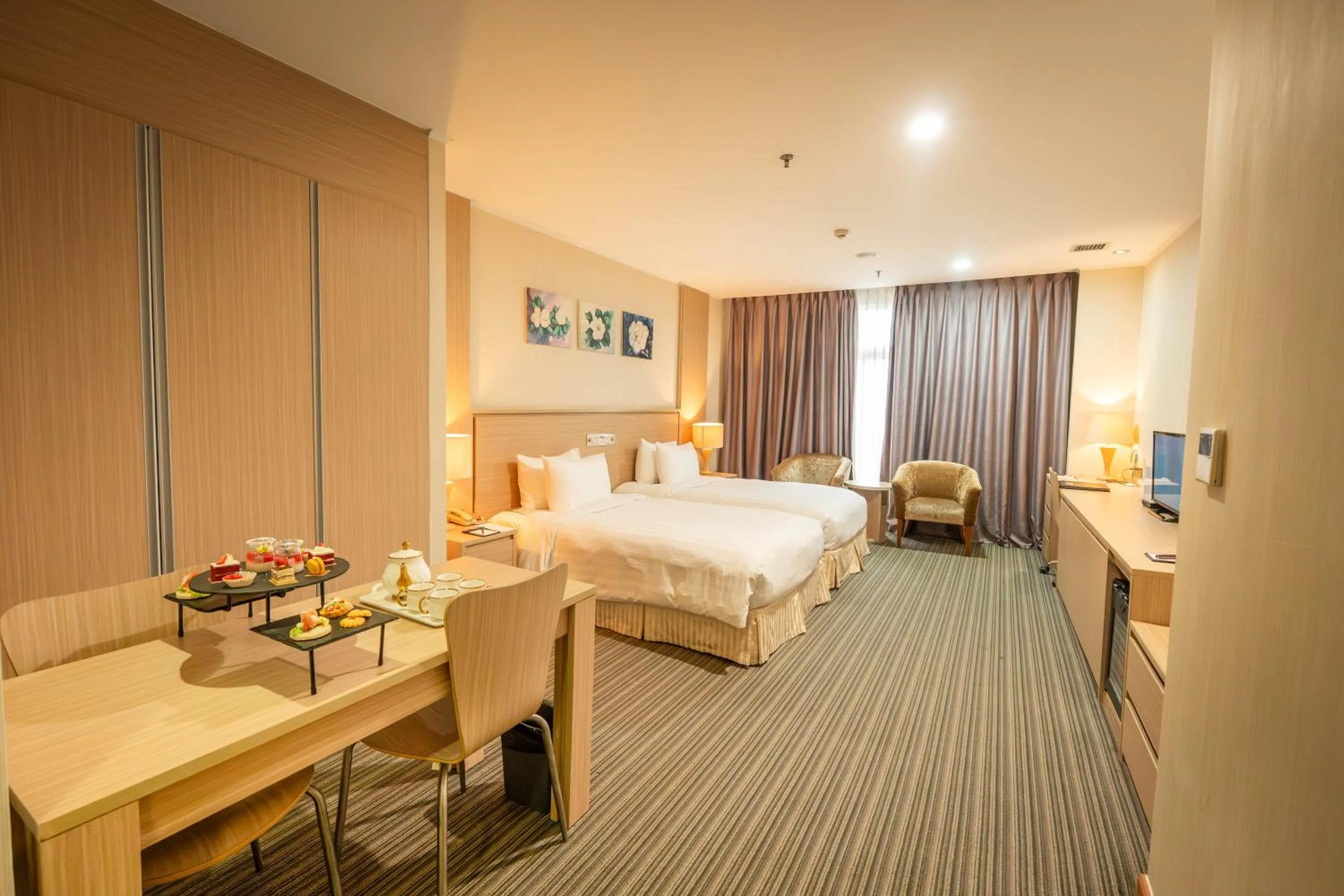 Twin Room with View in Super Candle Hotel