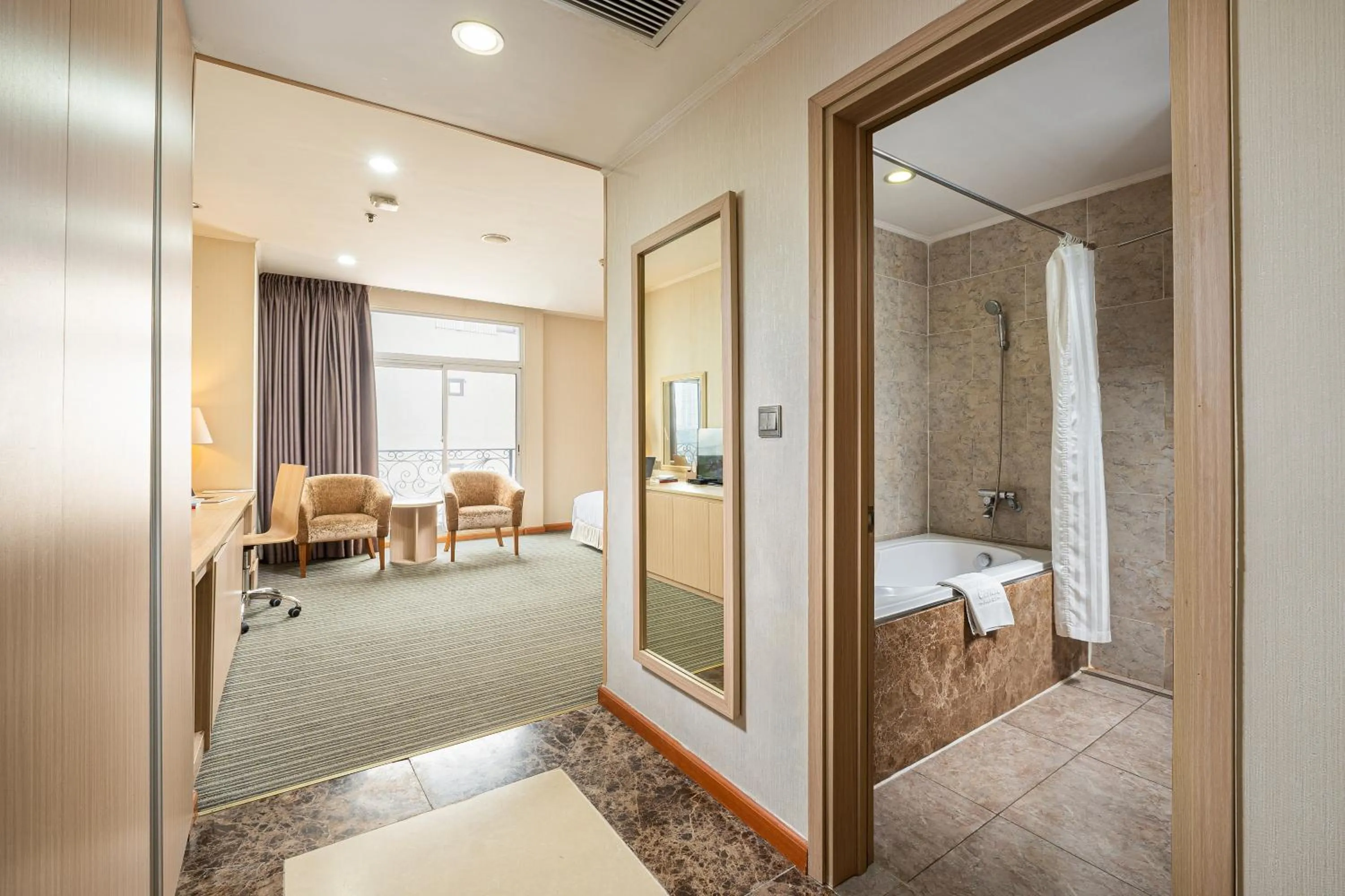 Deluxe Twin Room in Super Candle Hotel