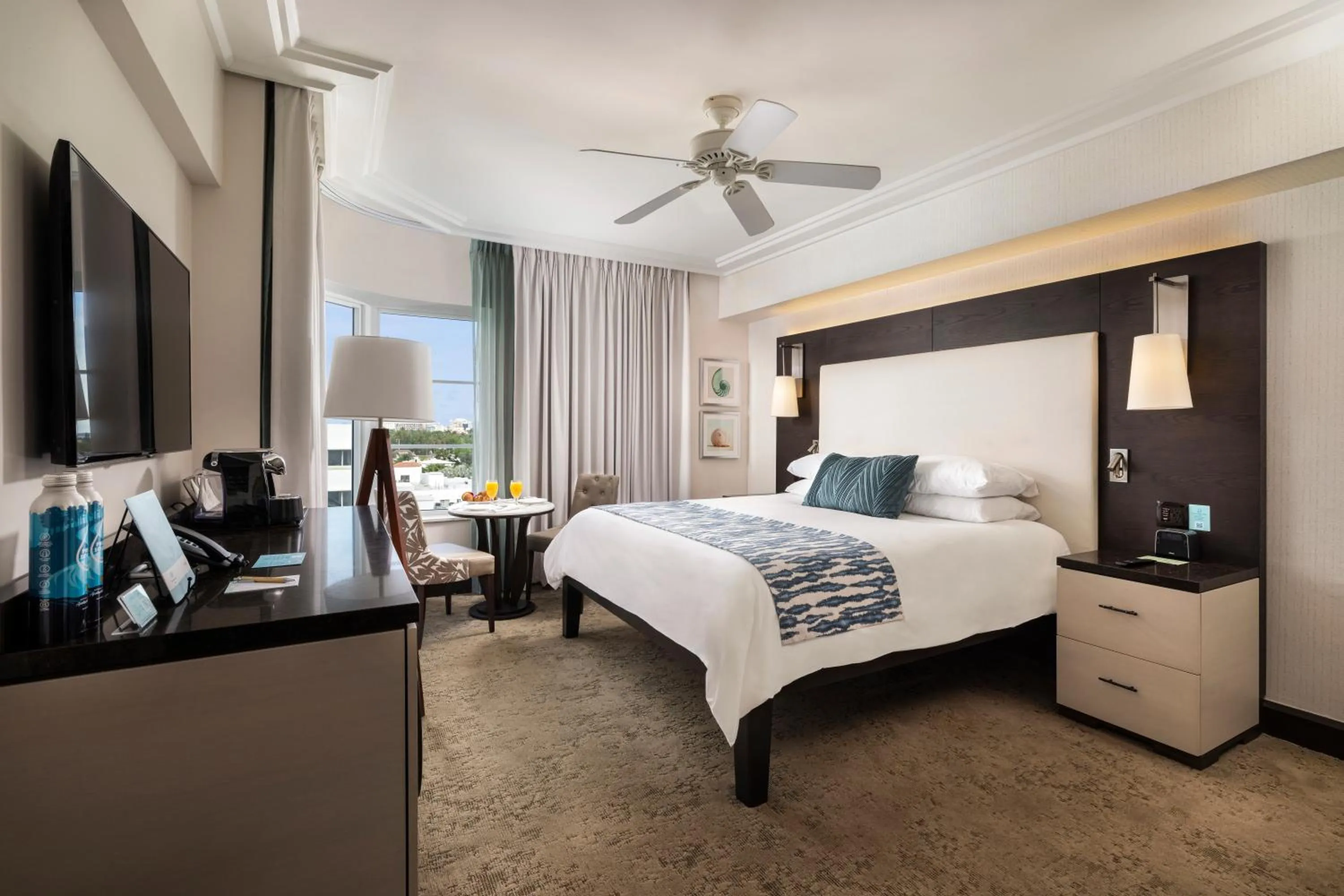 1 King Bed with City View in The Palms Hotel & Spa