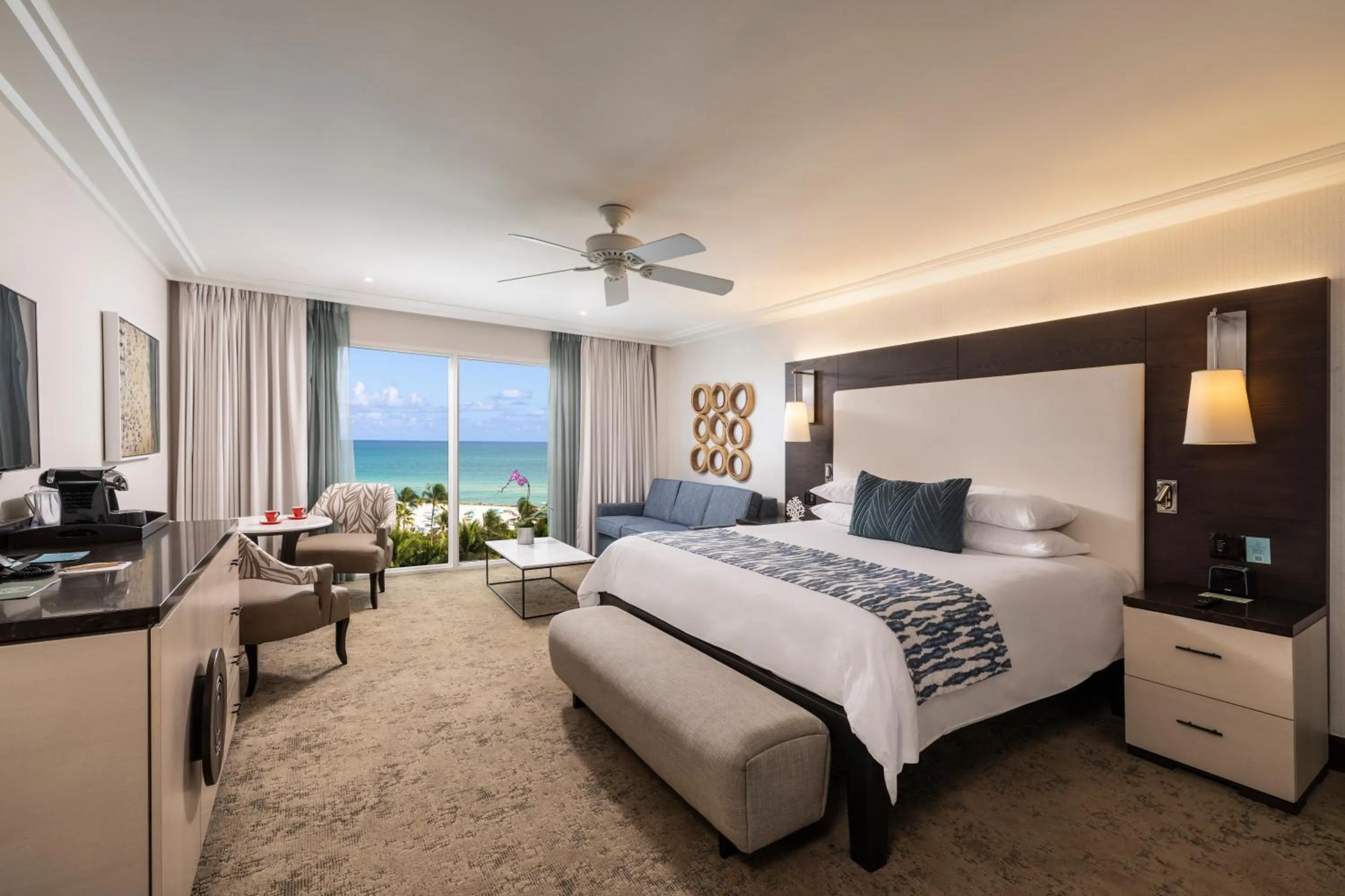 Deluxe Oceanfront 1 King Bed and Sofabed in The Palms Hotel & Spa