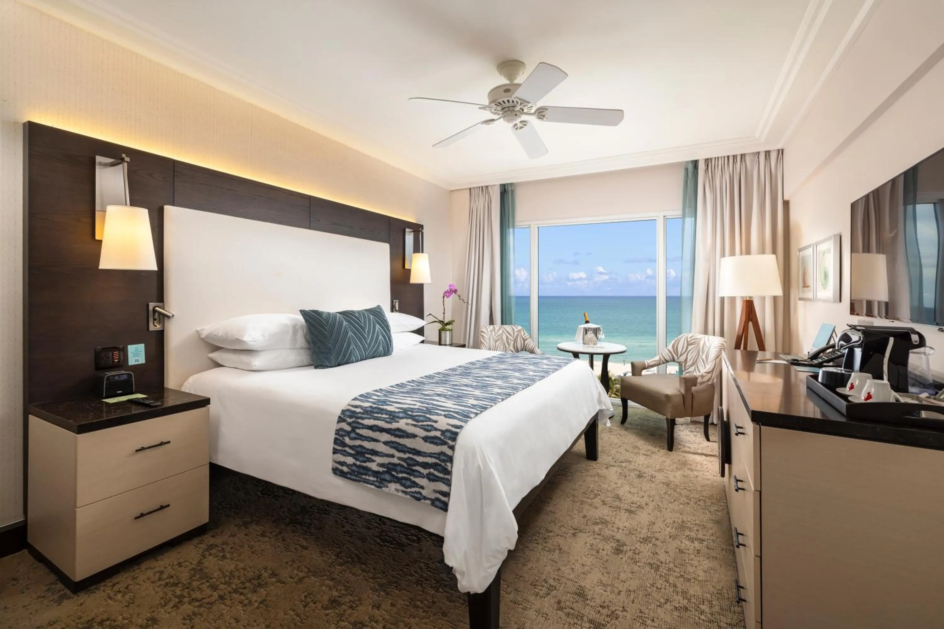1 King Bed With Ocean View in The Palms Hotel & Spa