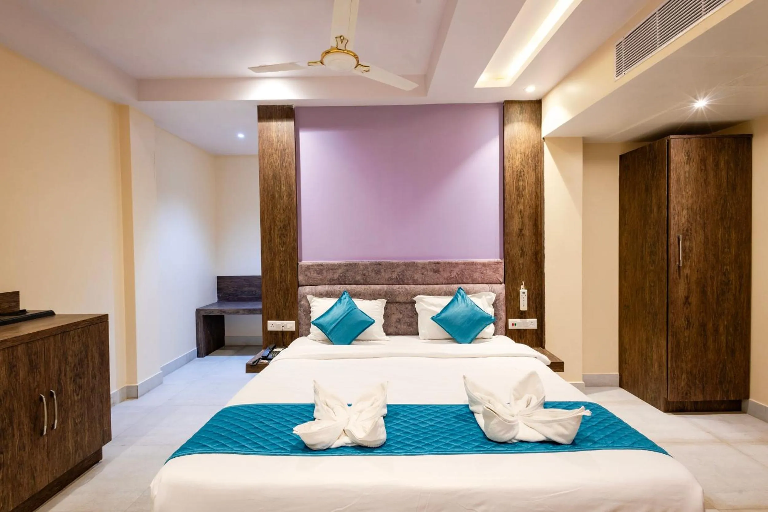 Deluxe Double Room (2 Adults + 1 Child) in Hotel Serene Palace