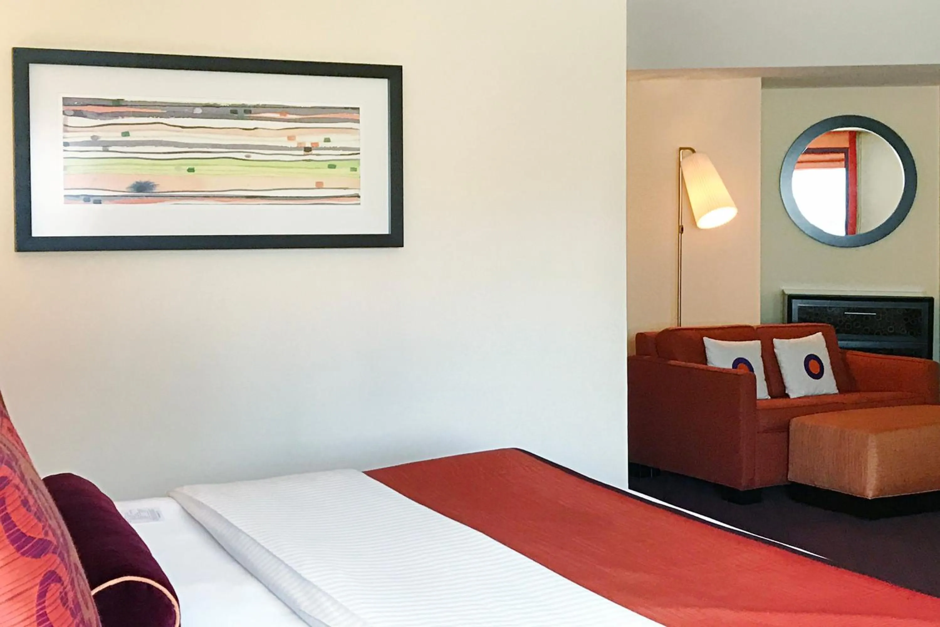 Deluxe King Room with Balcony in Washington Plaza Hotel