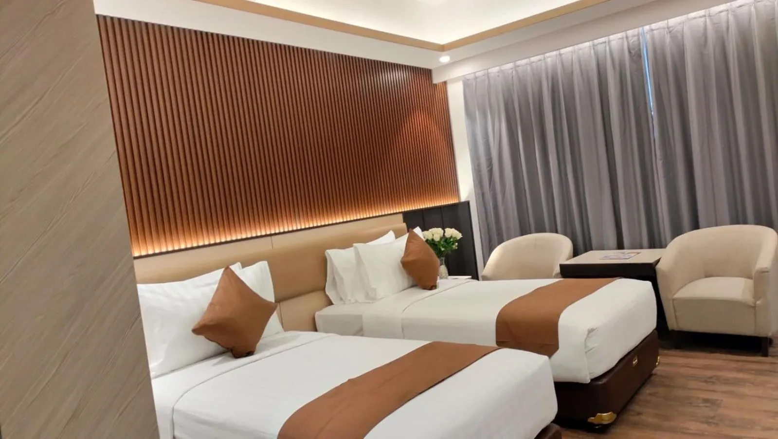 Deluxe Twin Room in Orchardz Hotel Industri Jakarta Kemayoran