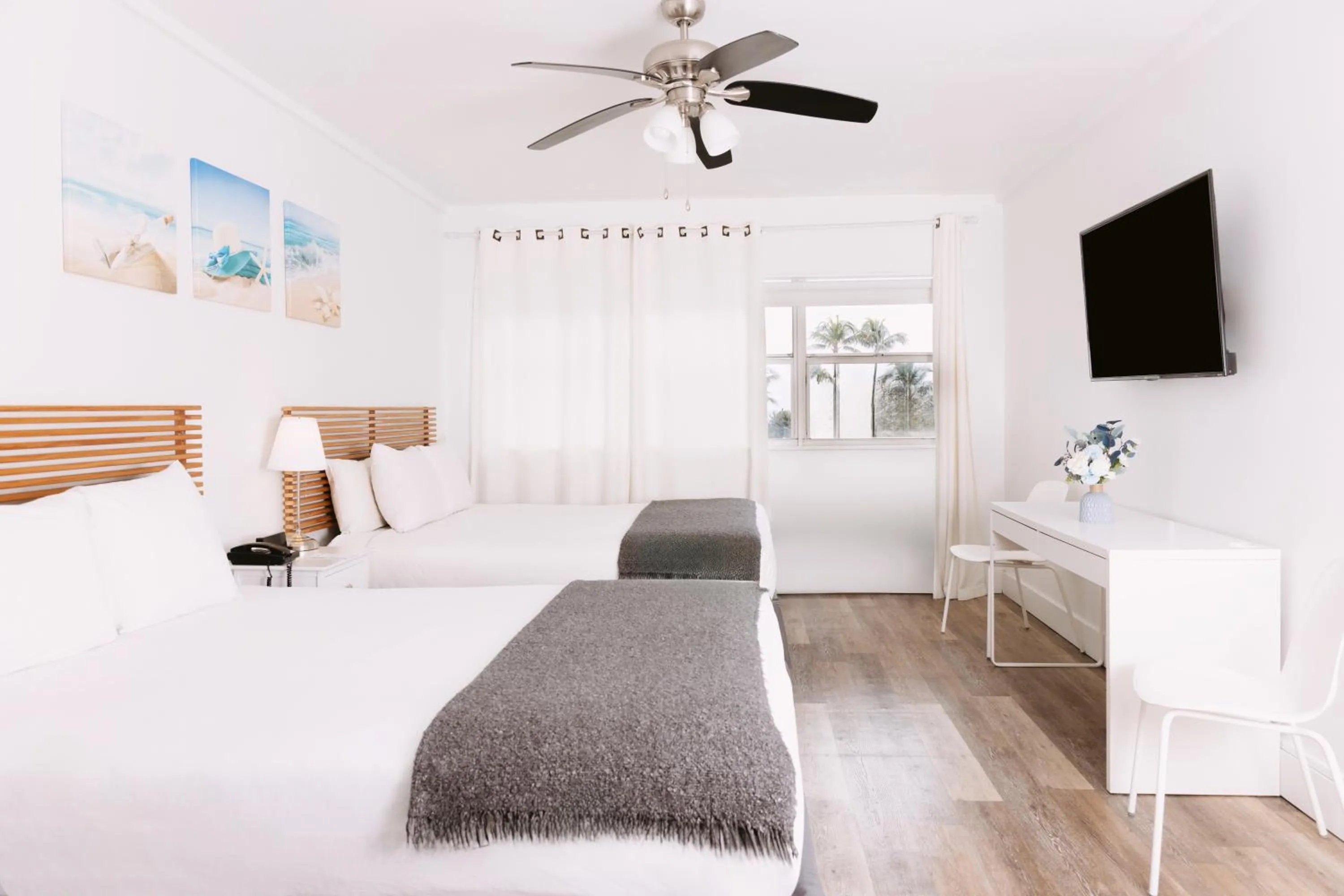 Deluxe Room with Two Double Beds in Lorraine Hotel