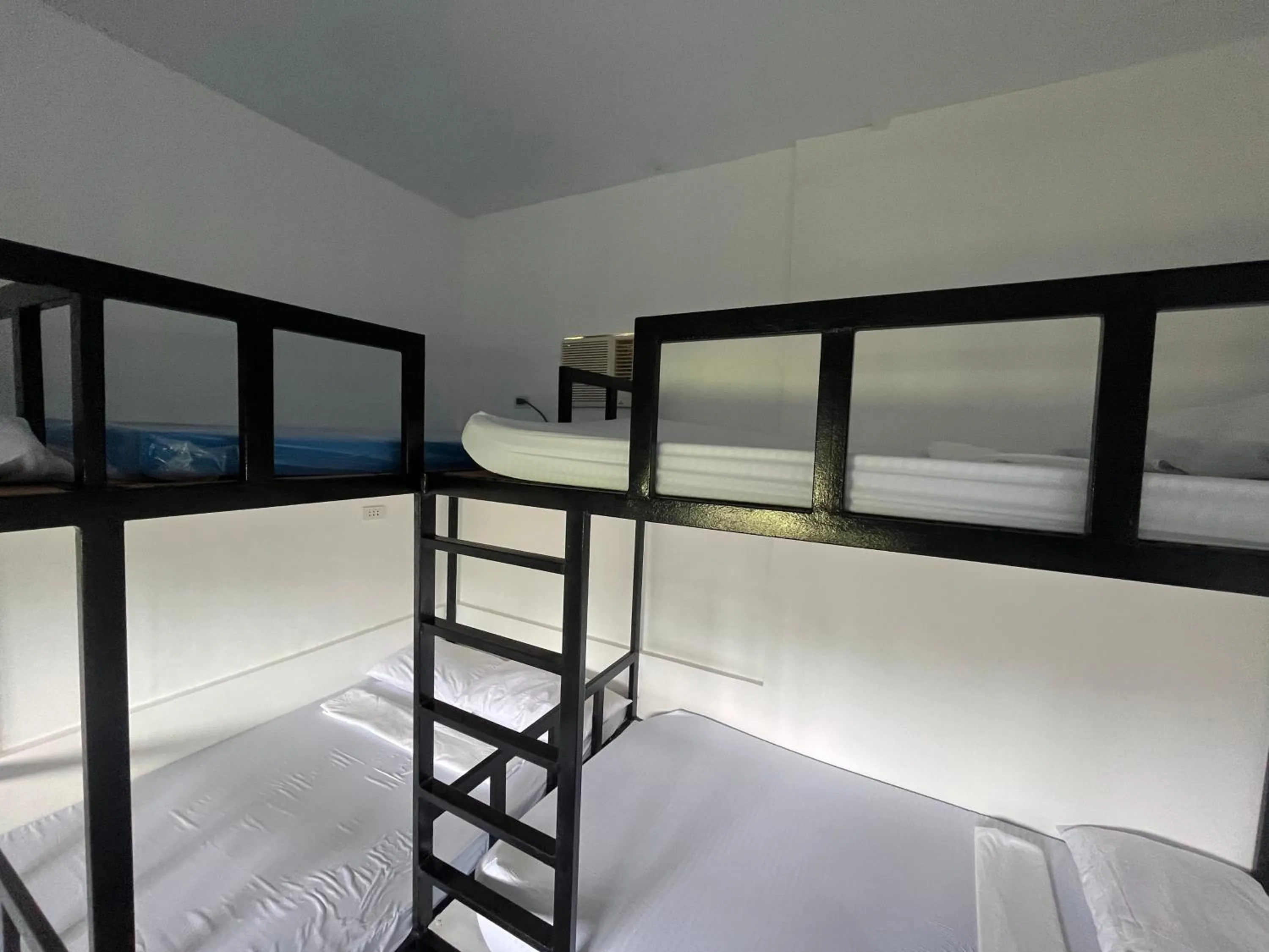 8-Bed Mixed Dormitory Room in Vistapaloma beach resort