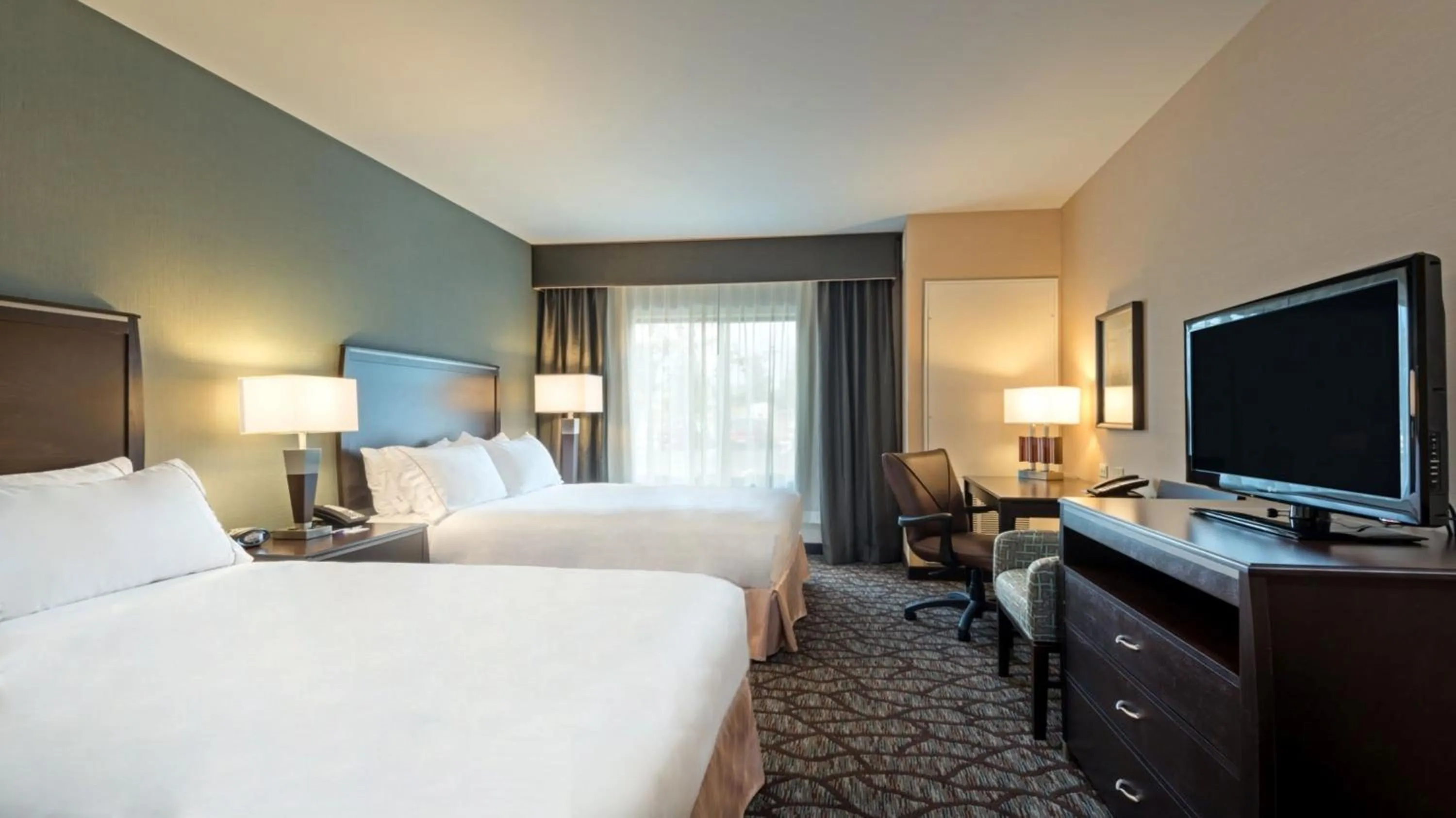Queen Room with Two Queen Beds - Disability Access in Holiday Inn Express Hotel & Suites Butte by IHG