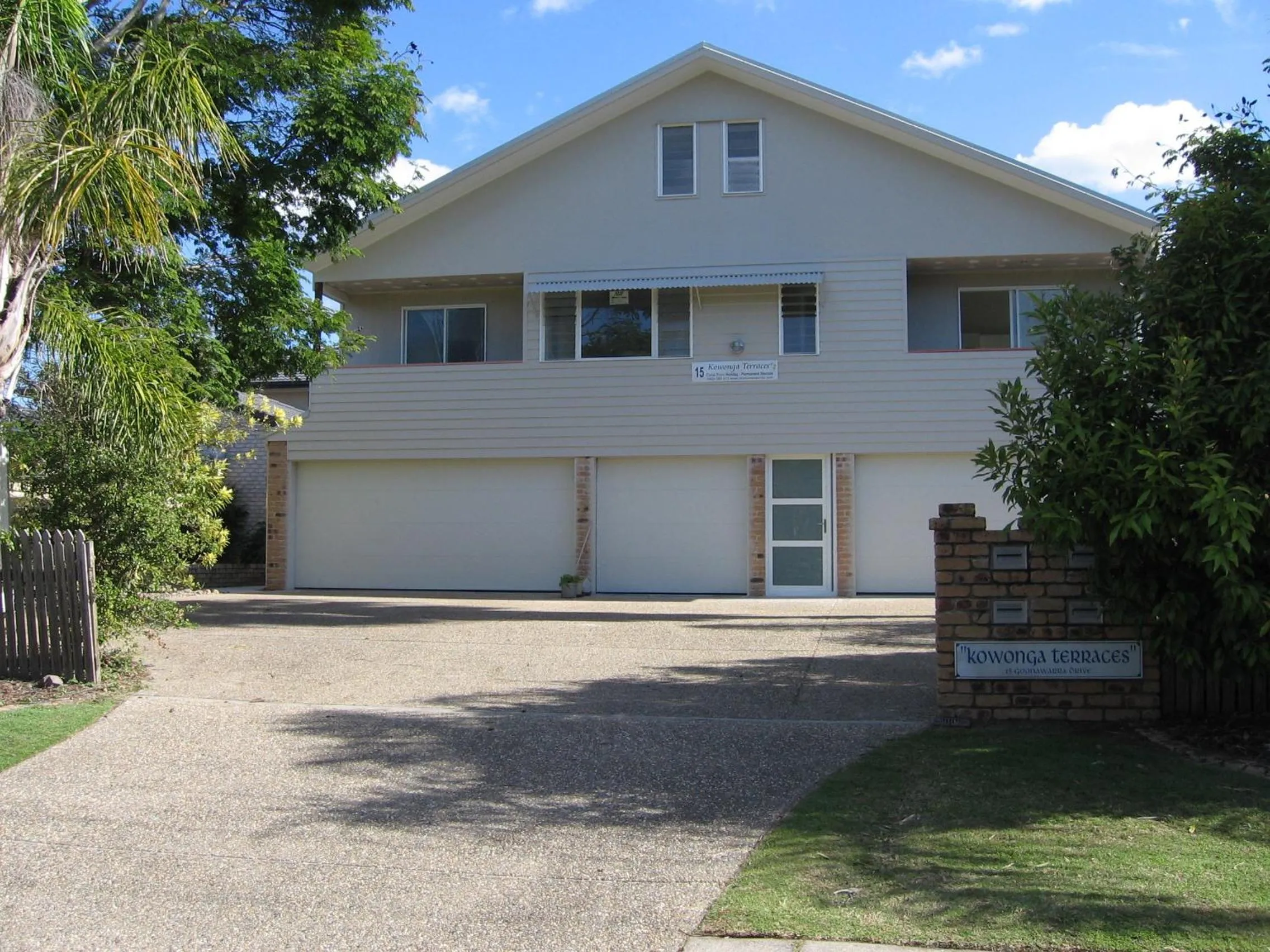 Non-Waterfront Upstairs One Bedroom Apartment  in Saltwater Villas - Pet Friendly Accommodation