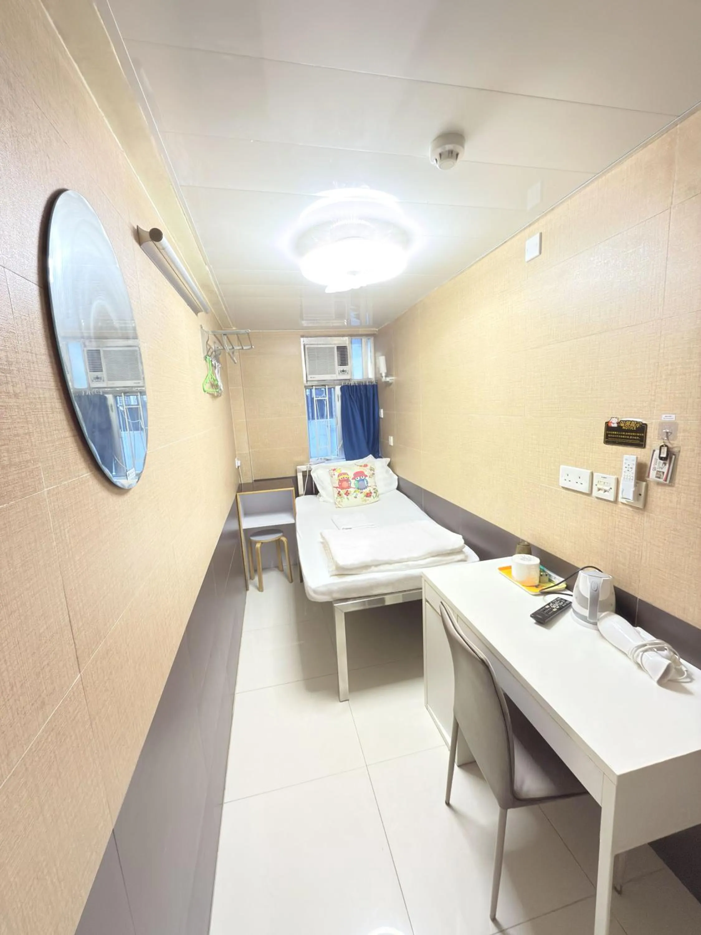 Standard Single Room with Shared Bathroom in Apple Hostel 蘋果賓館