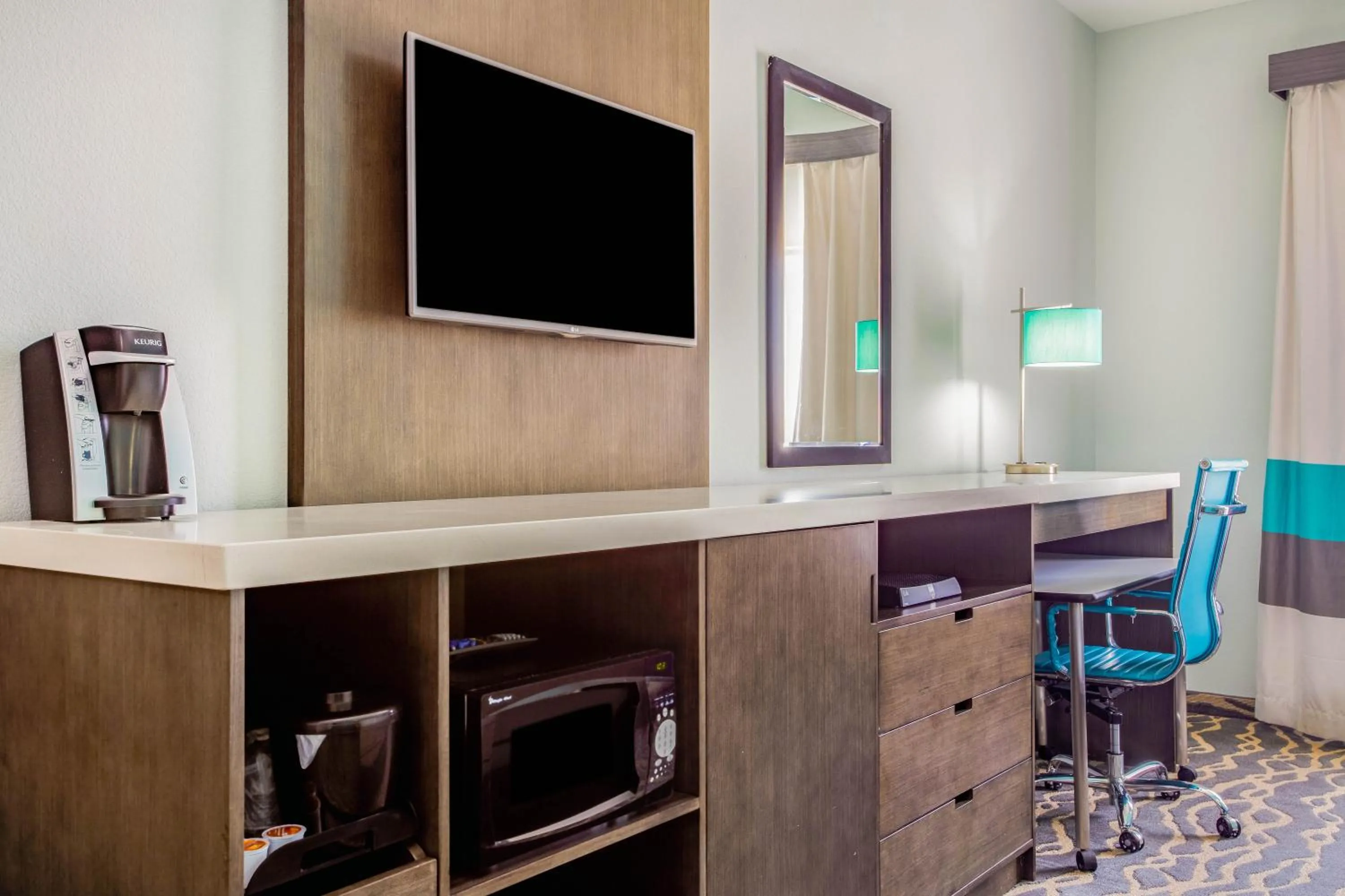 King Room - Non-Smoking in La Quinta Inn & Suites by Wyndham Northlake Ft. Worth