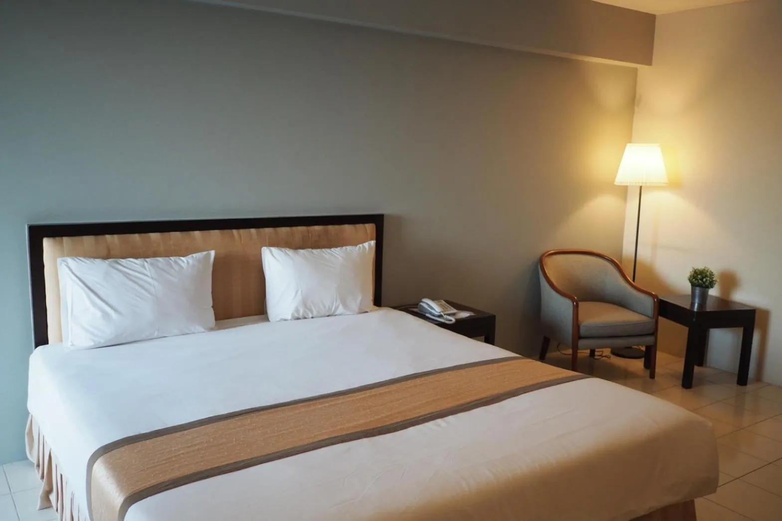 Deluxe Double Room with Balcony in Phromsuk Hotel Ayutthaya