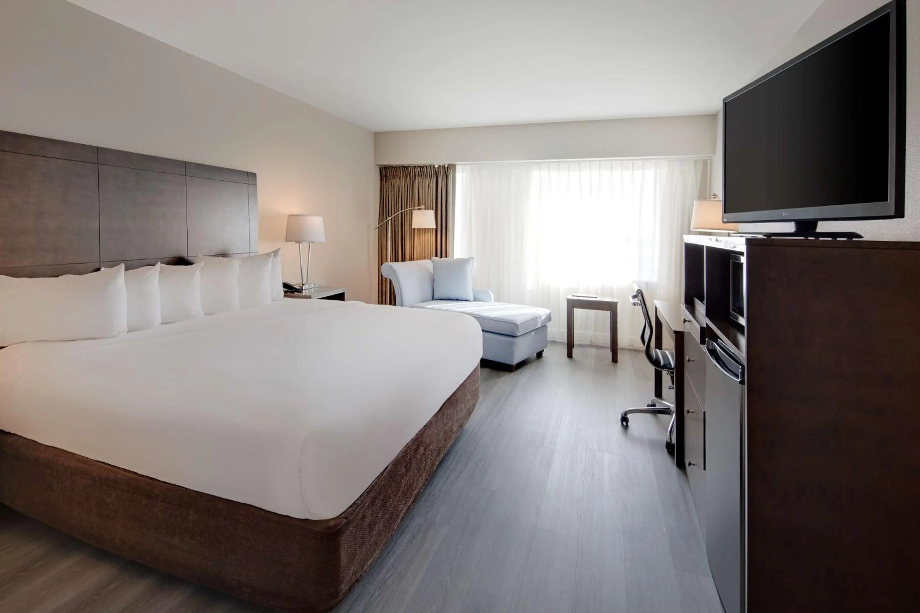 King Room - City View in The Florida Hotel & Conference Center in the Florida Mall