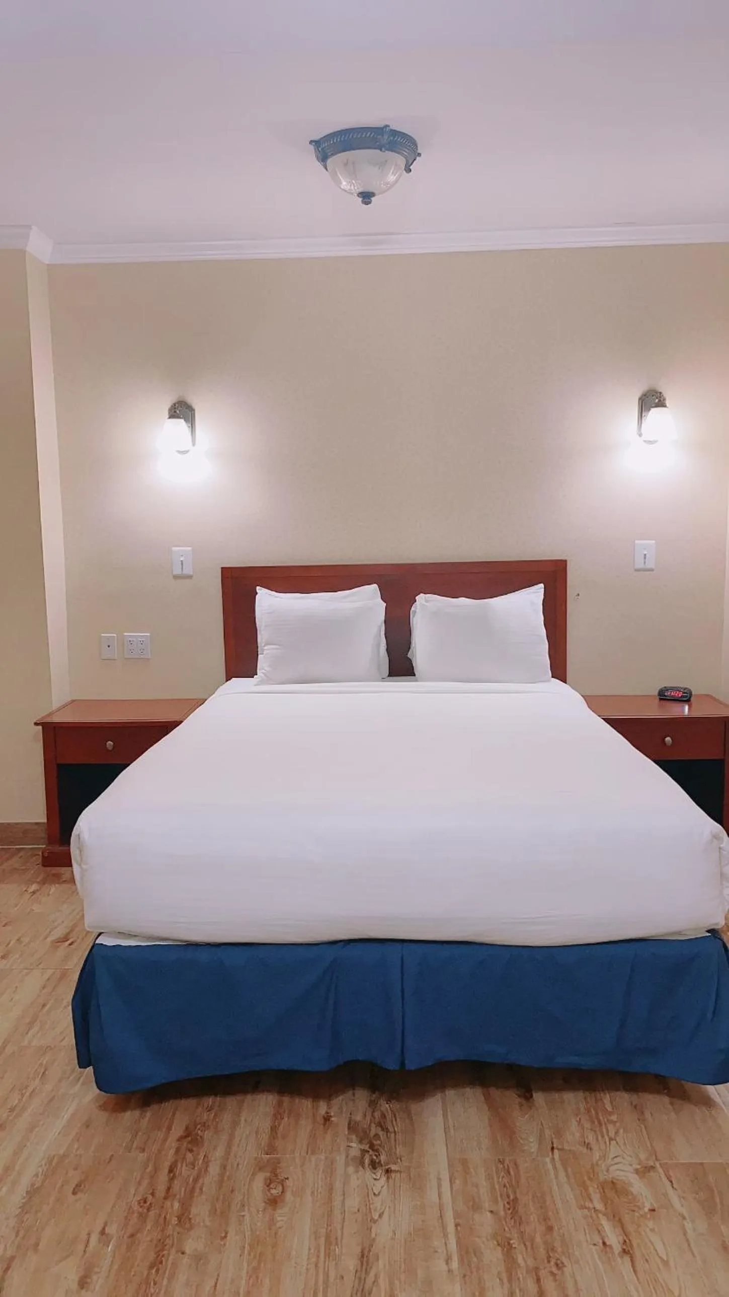 Queen Room - single occupancy in District Hotel
