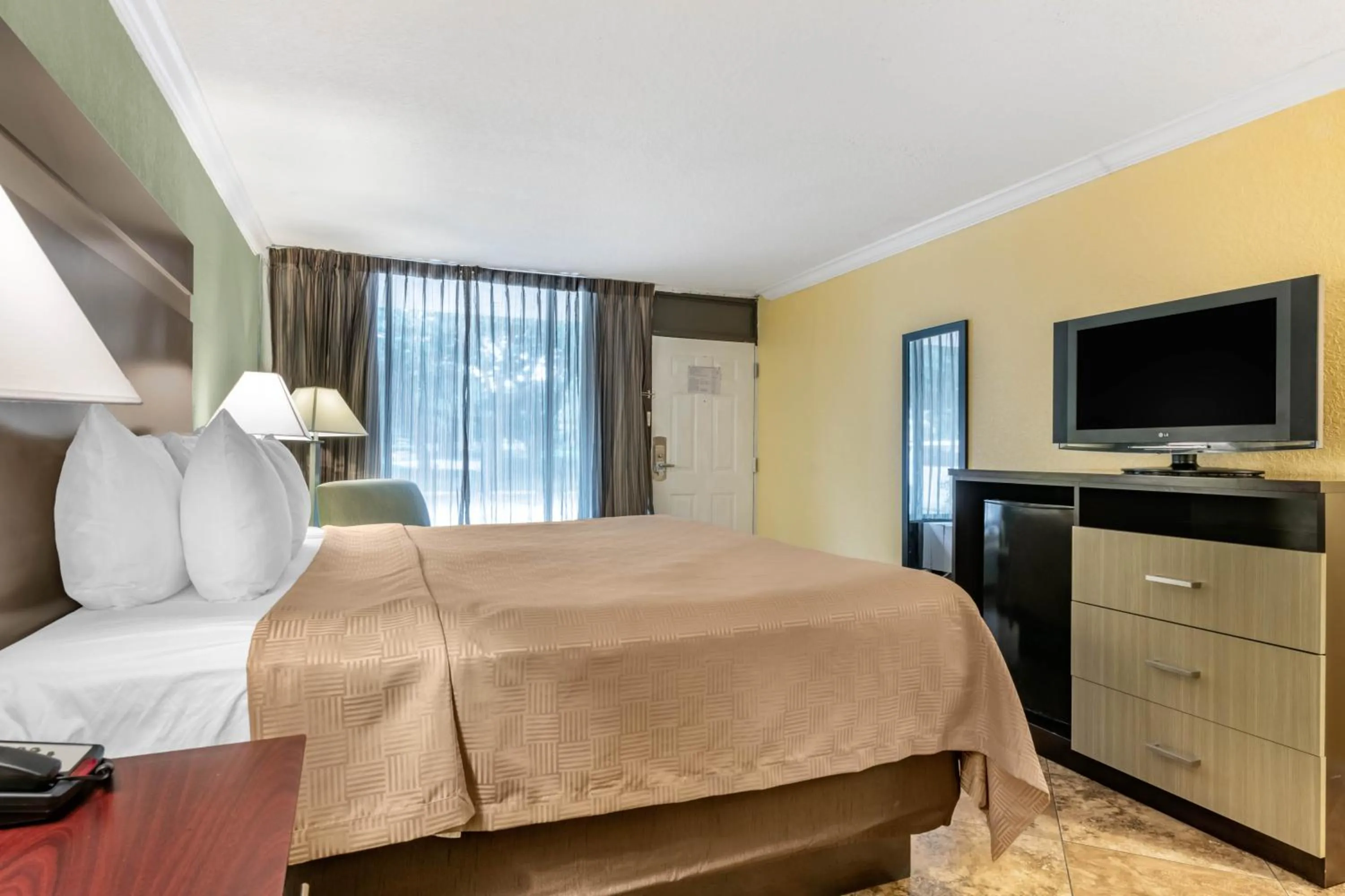 Superior King Room - Non Smoking in Clarion Inn Orlando International Drive - ICON Park