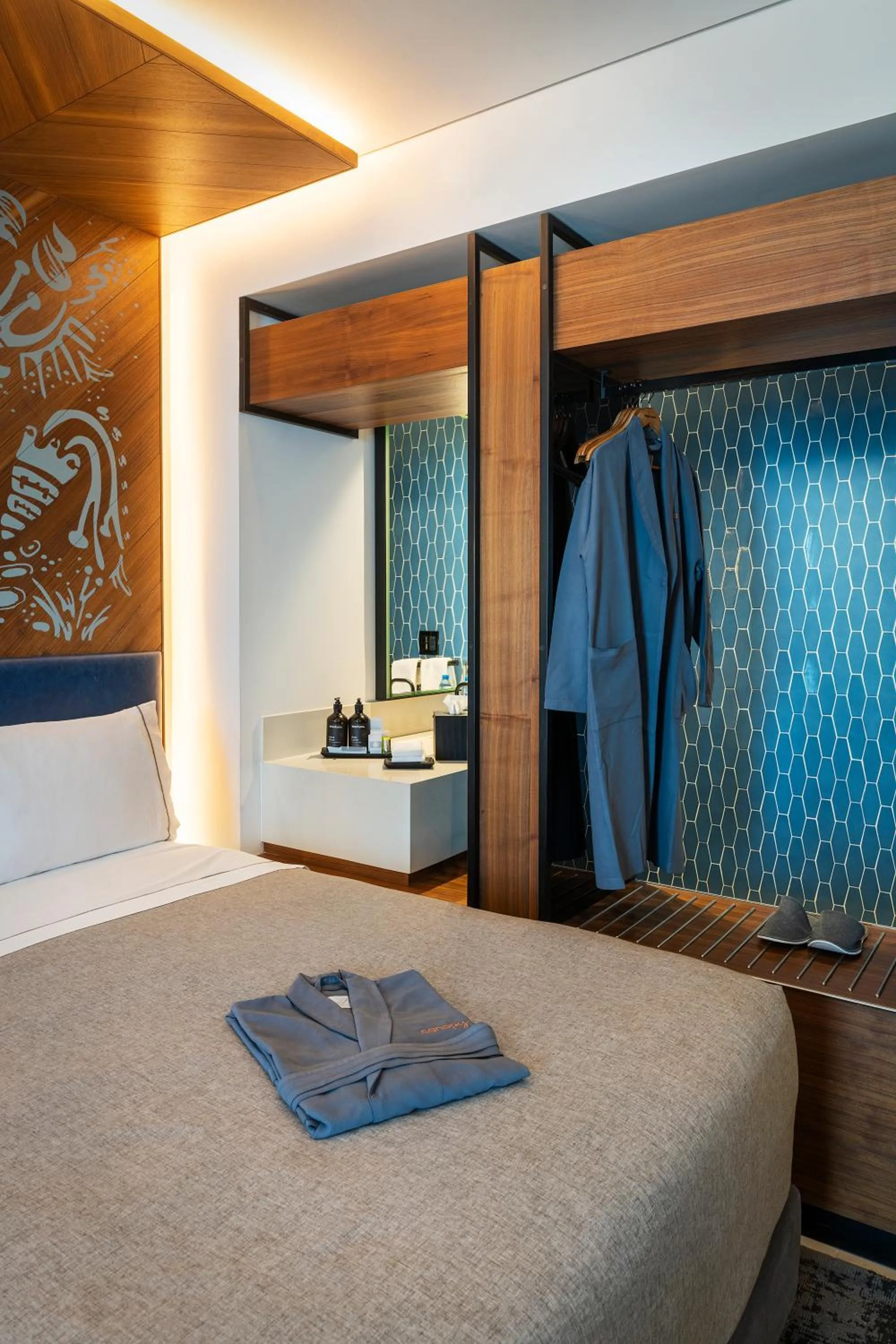 Premium Queen Room with Two Queen Beds and Sunset View in Canopy By Hilton Cancun La Isla