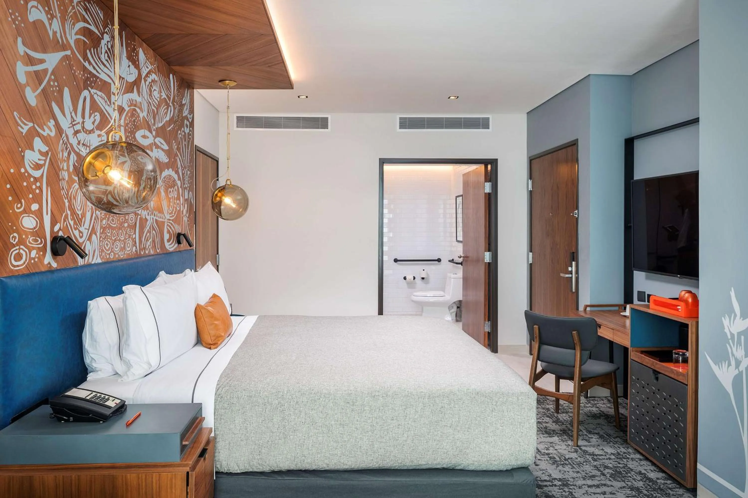 King Room with Mobility and Hearing Access/Non-Smoking in Canopy By Hilton Cancun La Isla