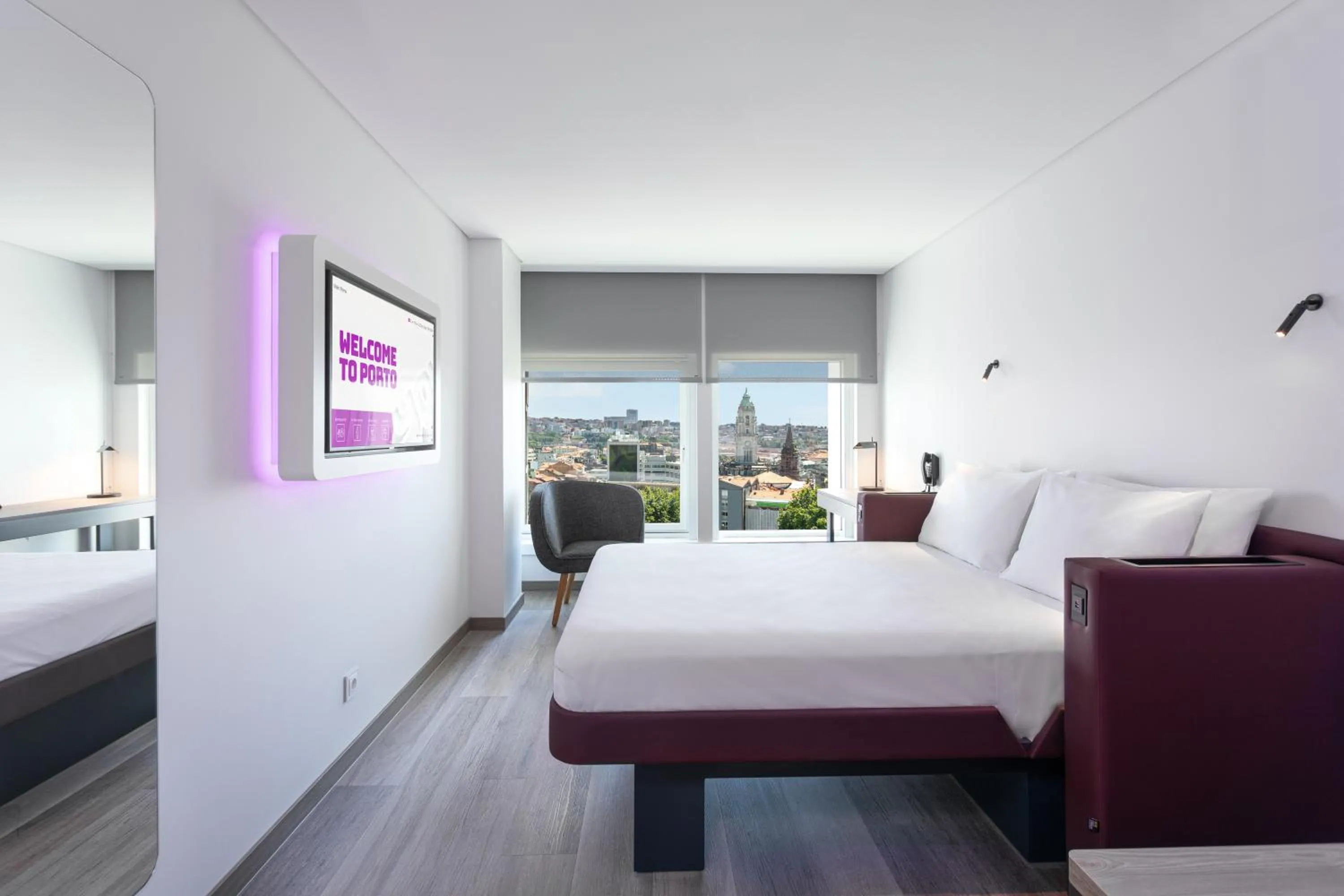 Premium Queen View in YOTEL Porto