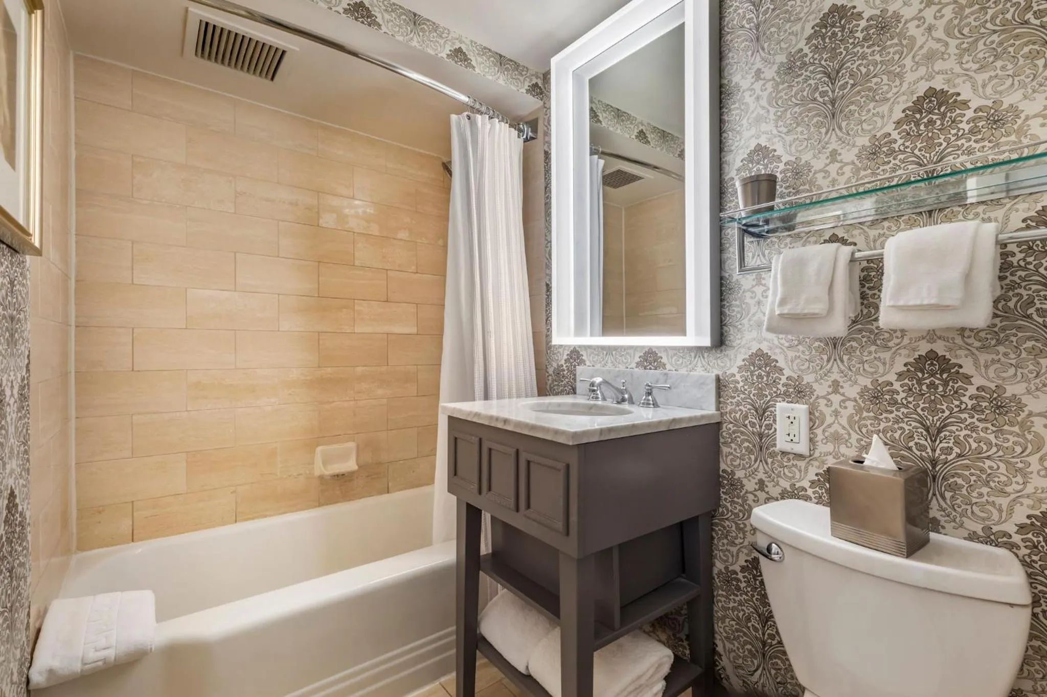 One Bedroom Suite - 1 King Bed in Omni Shoreham Hotel