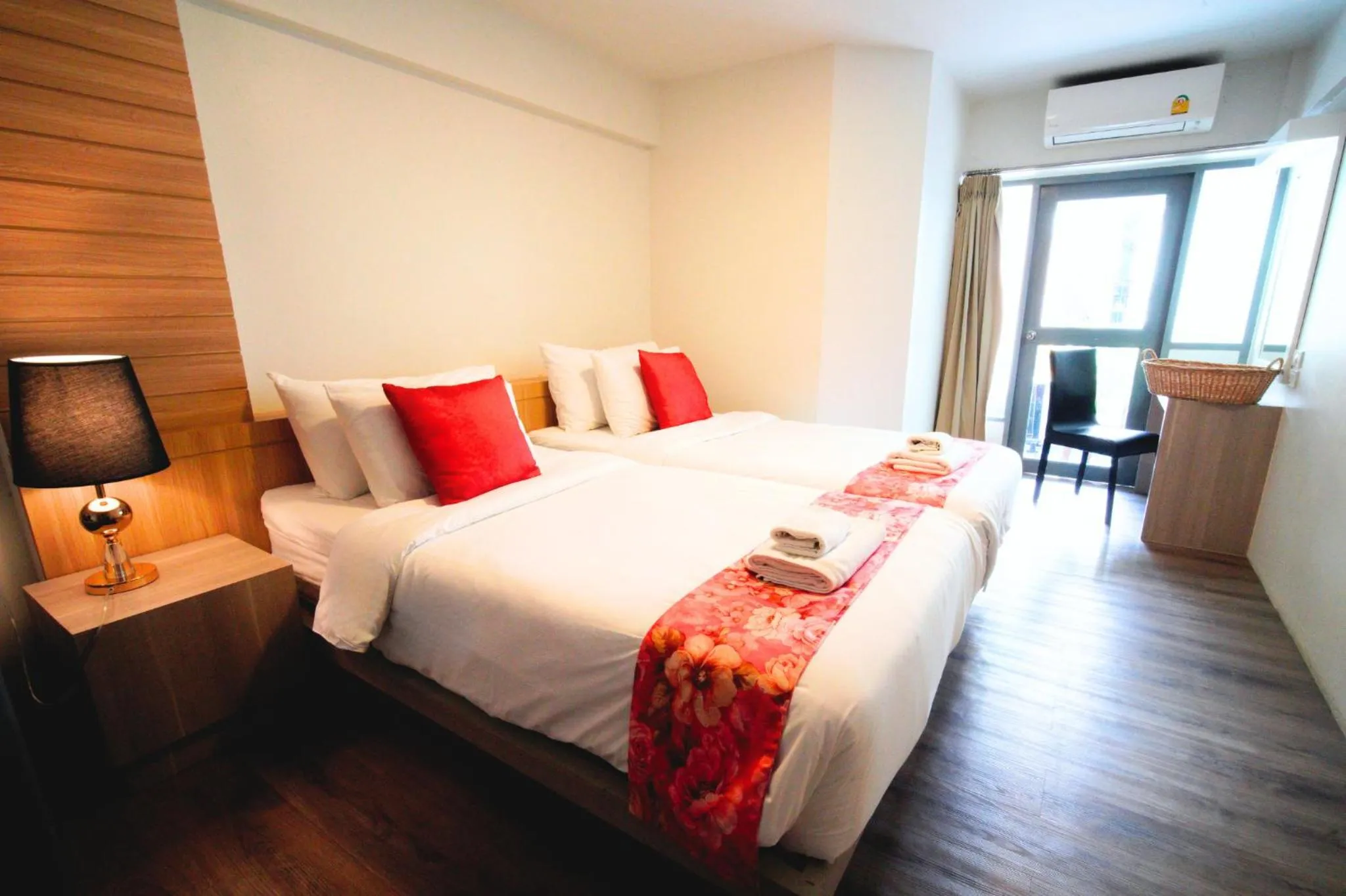 Deluxe Twin Room with Balcony in Wild Orchid Villa Bangkok