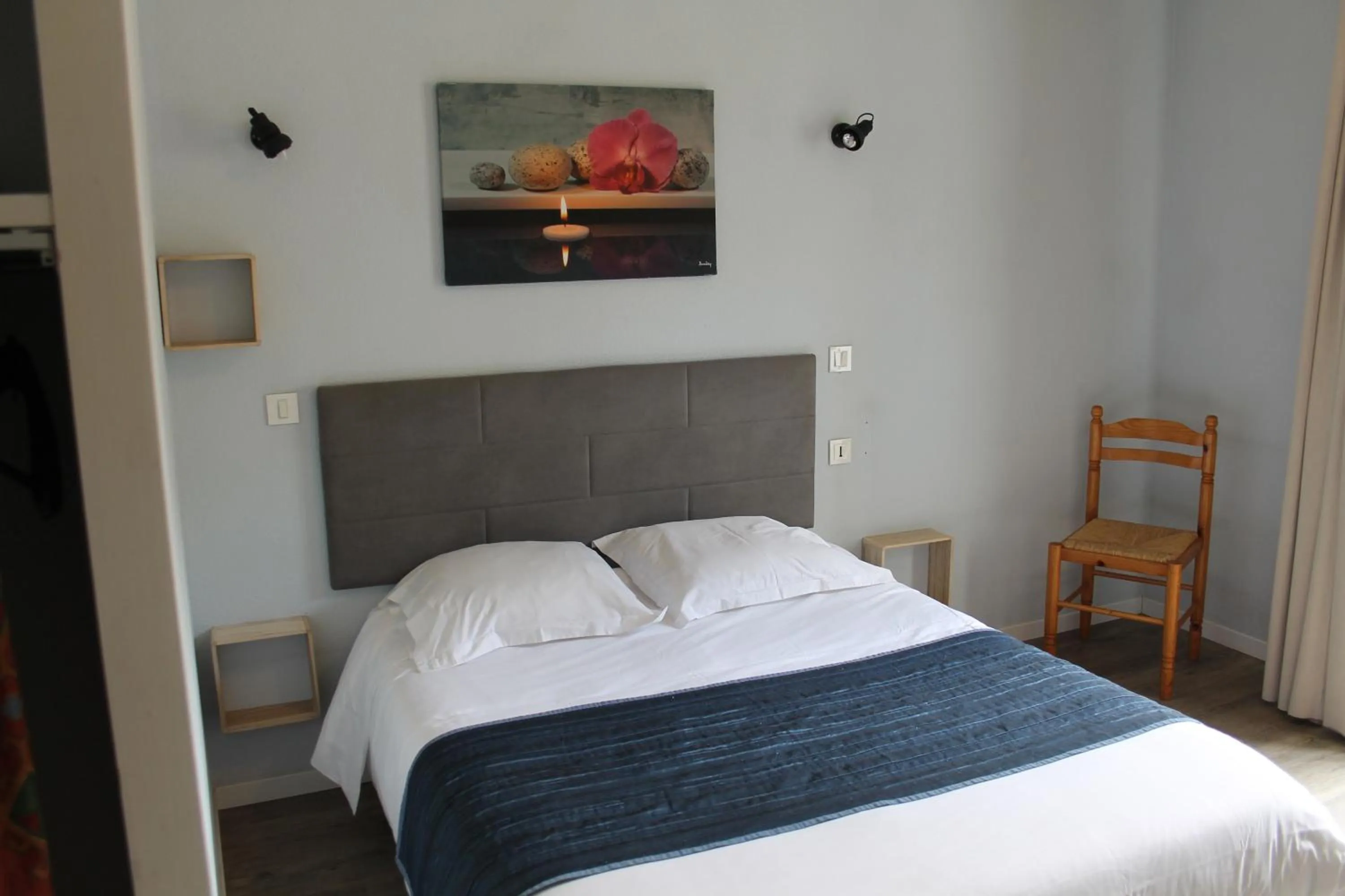 Double Room in Logis Hôtel Le Saint Clément