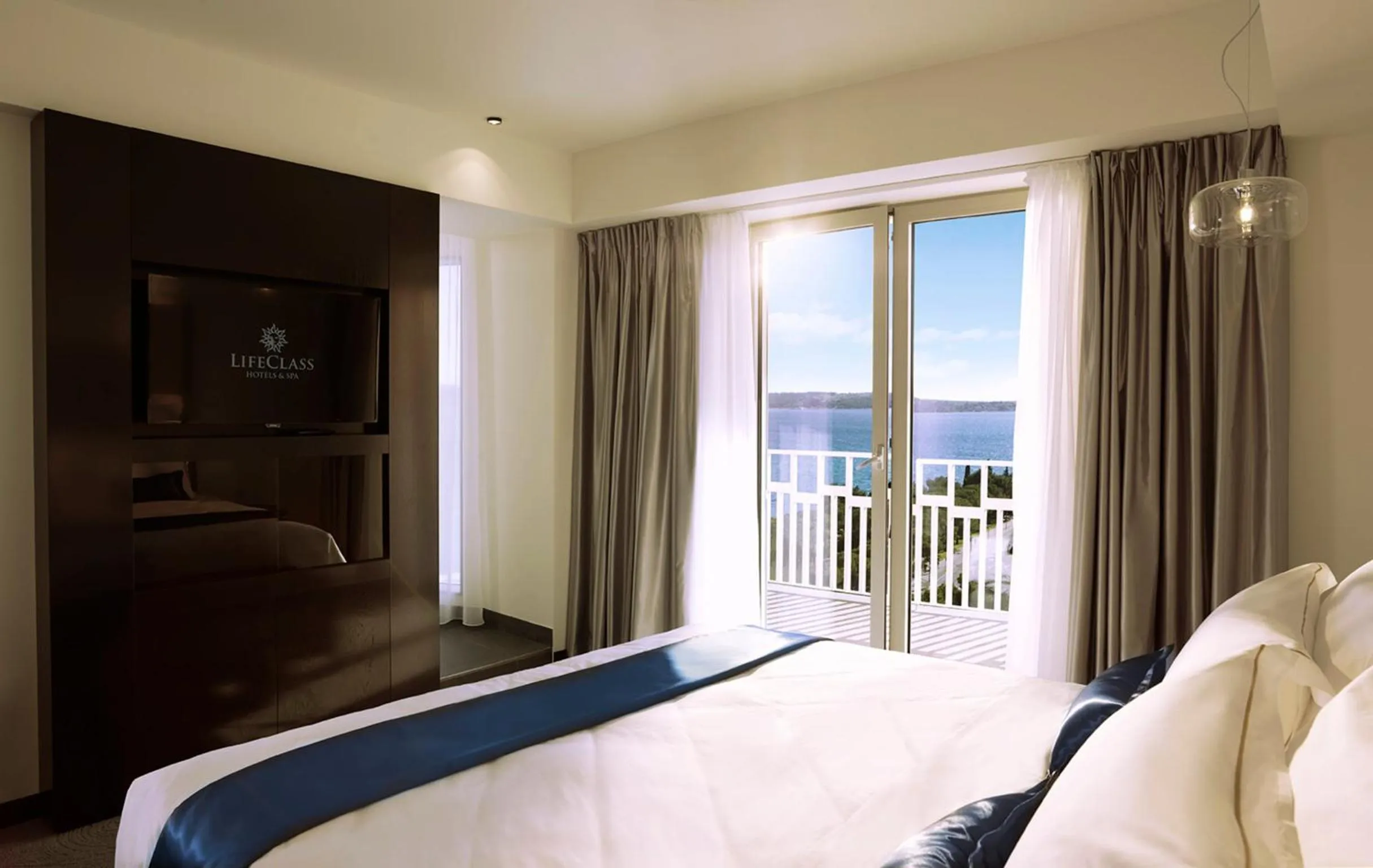 Double Room with Balcony and Sea View in Hotel Slovenija - Terme & Wellness LifeClass