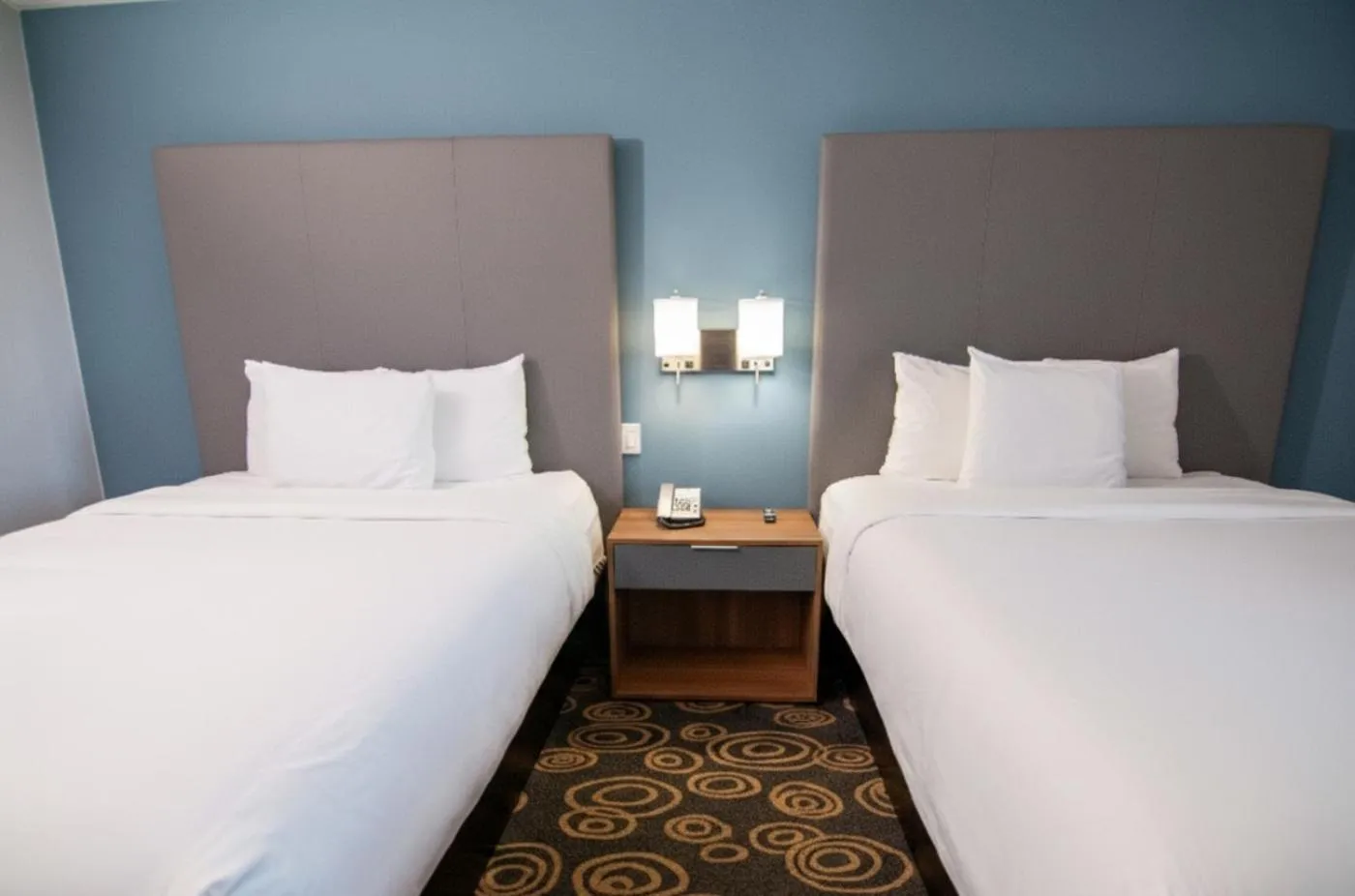 Queen Room with Two Queen Beds in Regency Miami Airport by Sonesta