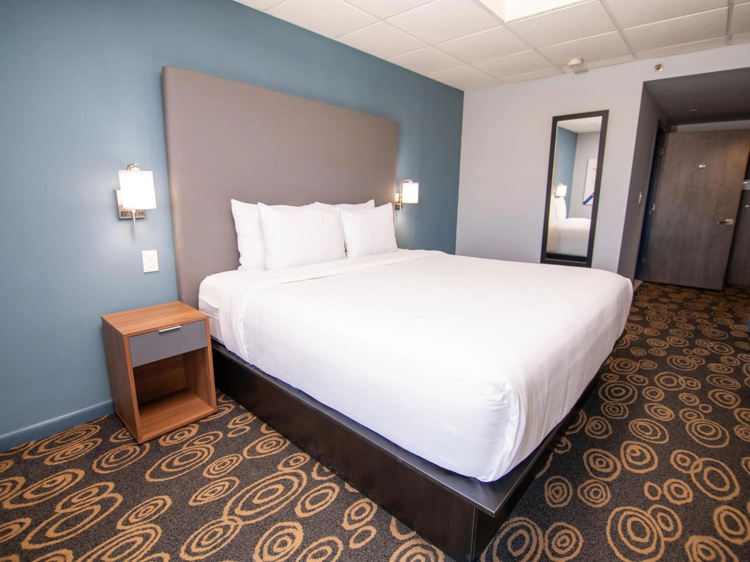 Standard King Room in Regency Miami Airport by Sonesta