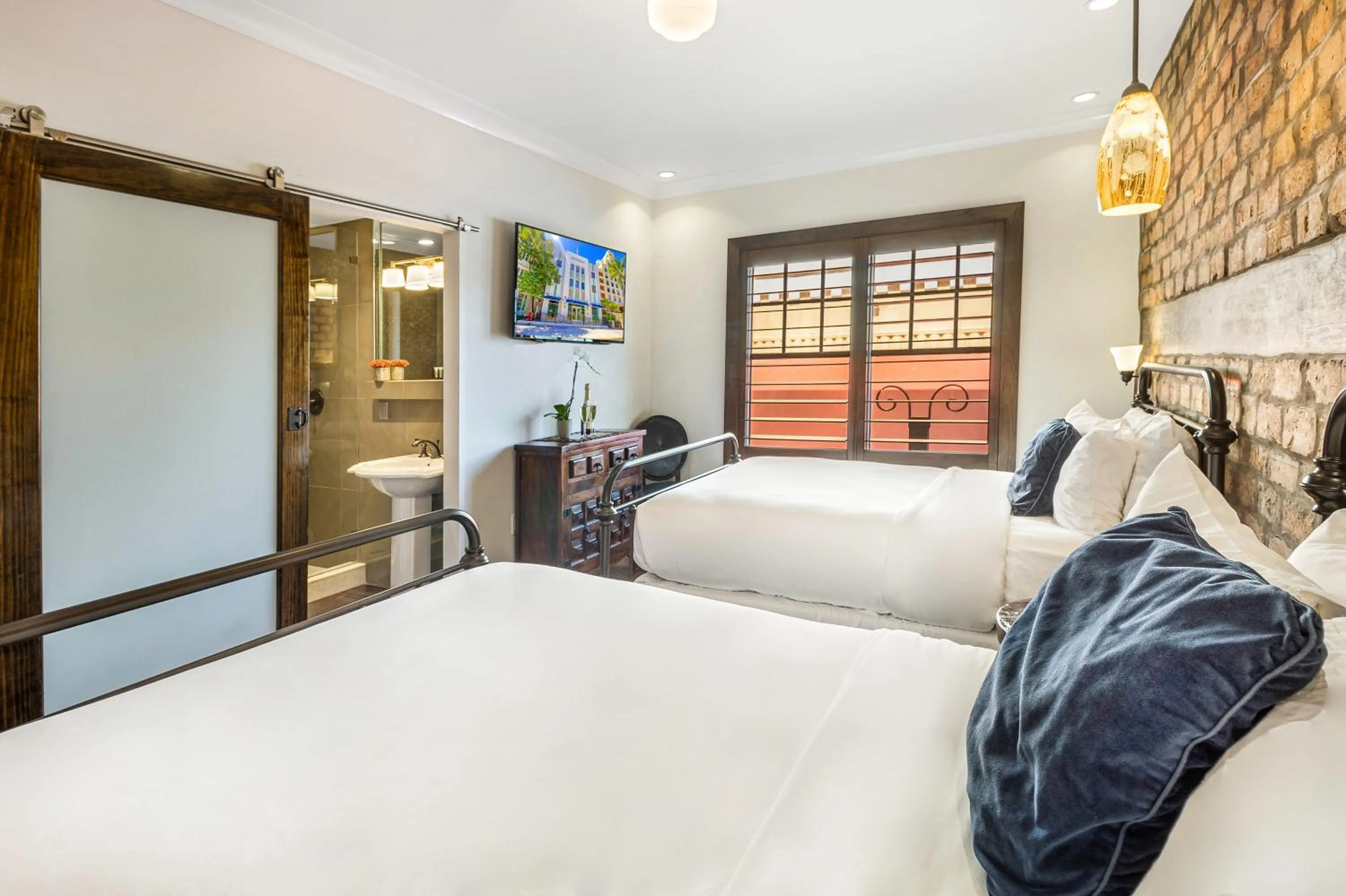 Deluxe Double Room with Two Double Beds in Cavalier South Beach Hotel