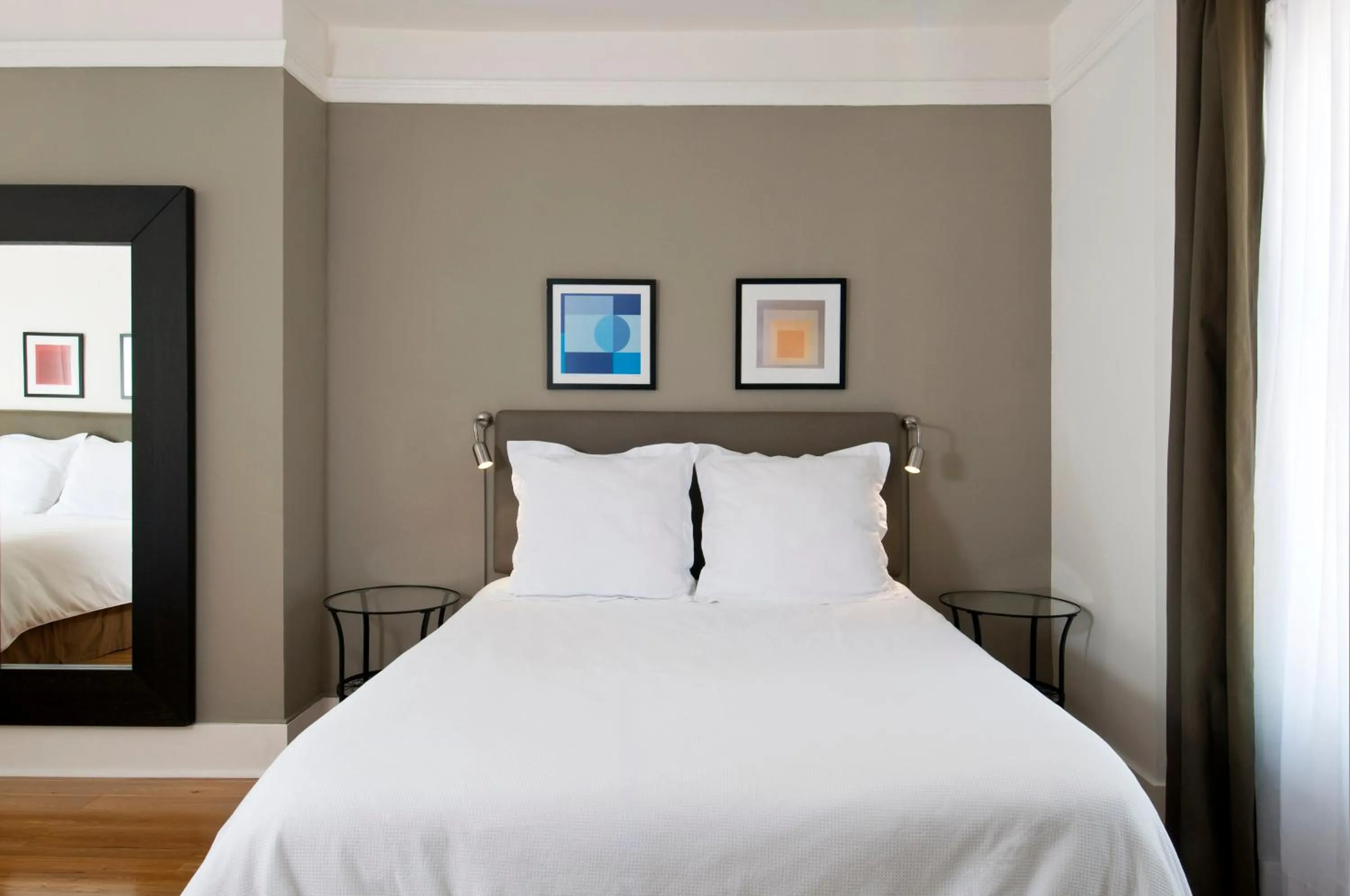 Standard Queen Room in Herbert Hotel