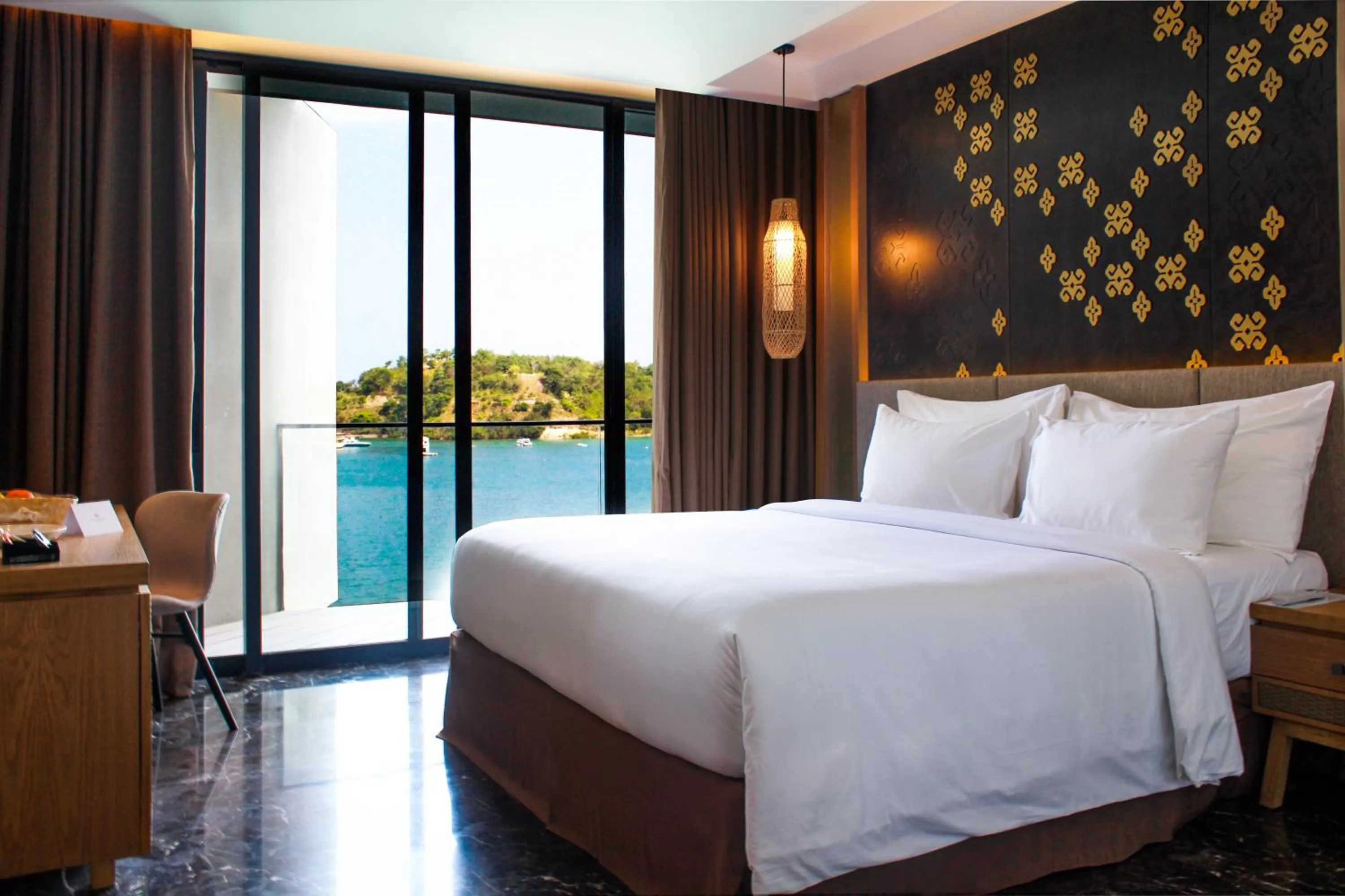 The Signature Sea View with Airport Transfer in Meruorah Komodo Labuan Bajo