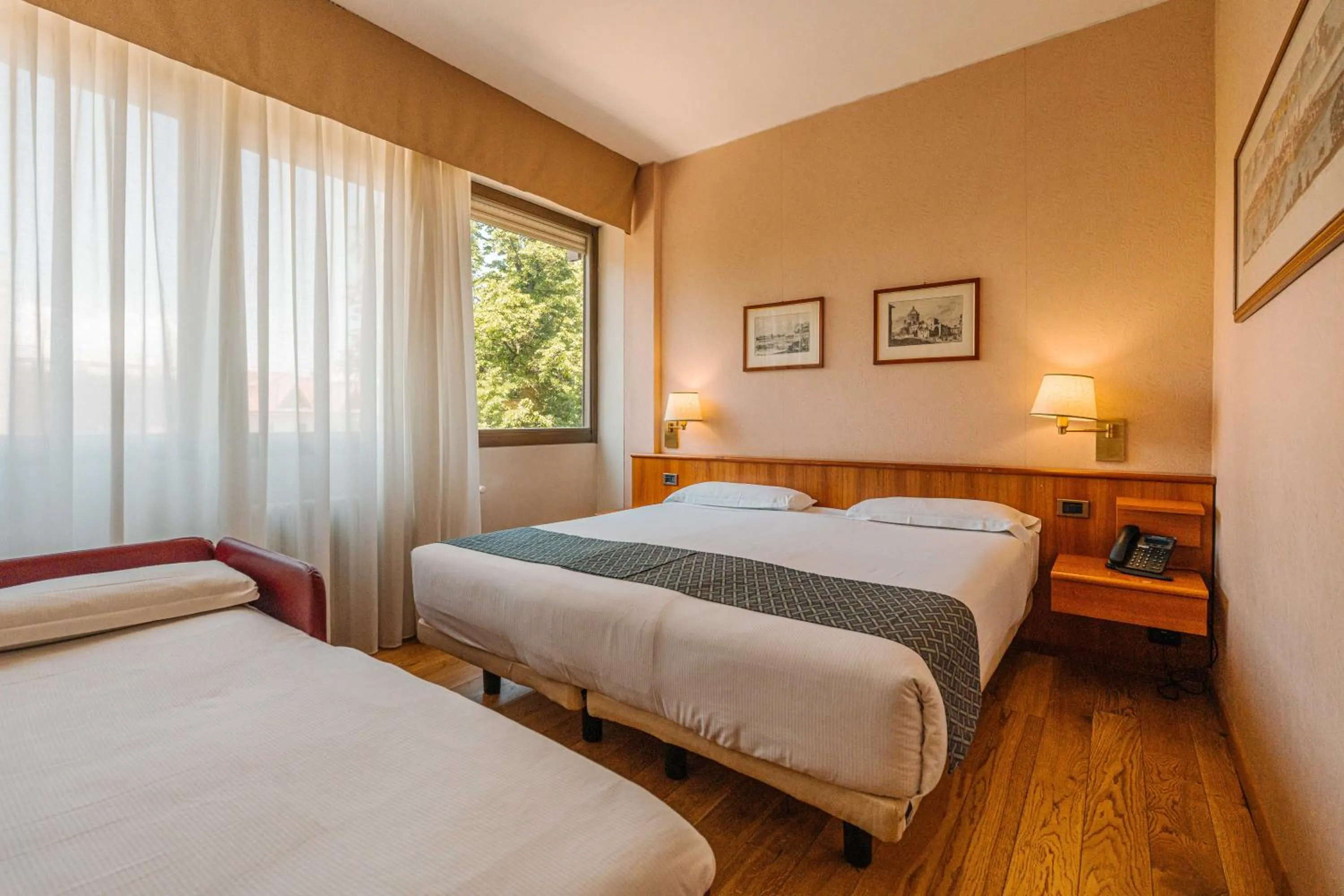 Double Room with Extra Bed in Crystal Hotel Varese